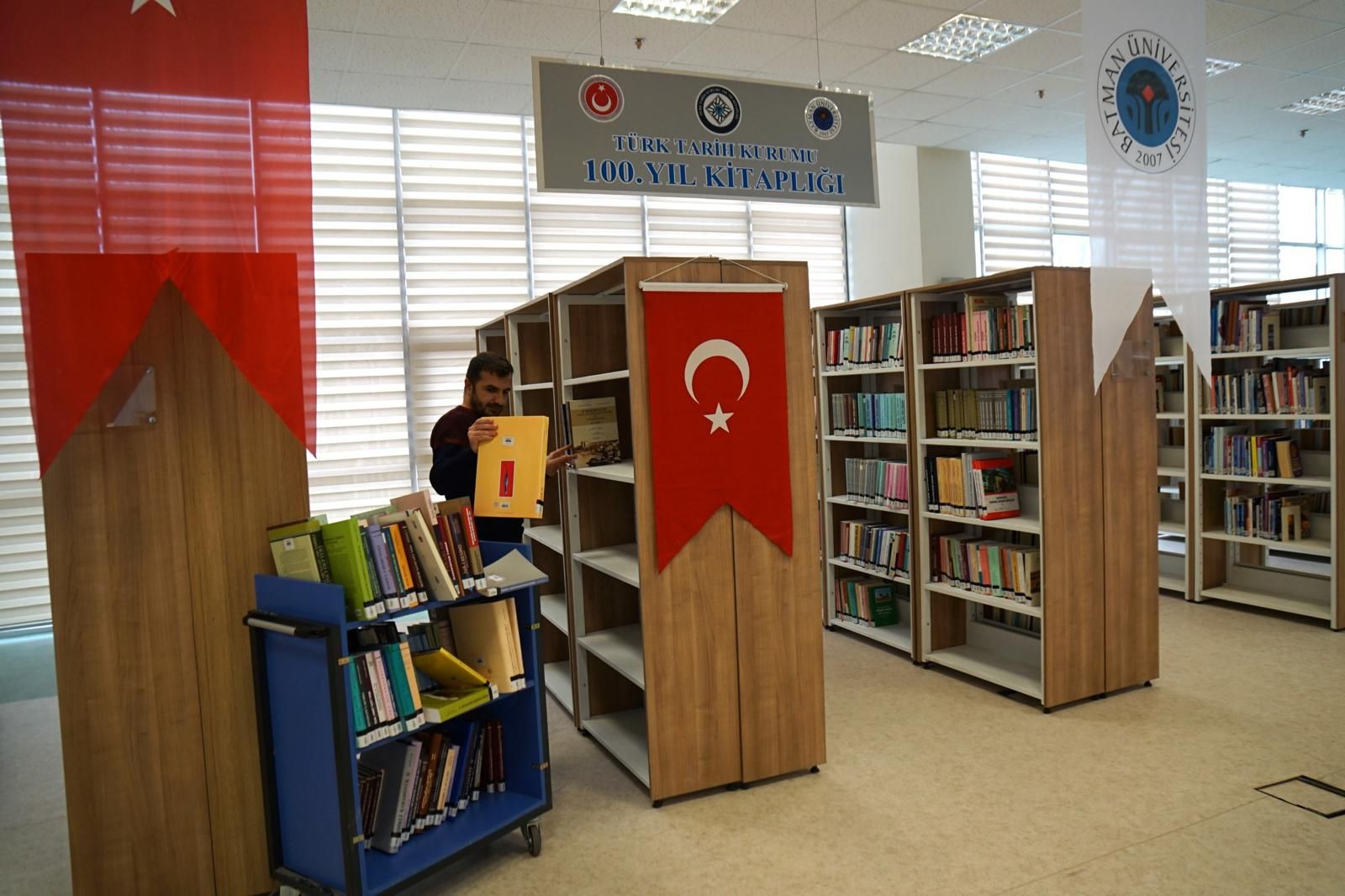 Üniversite, Kütüphanesinde Kitap Sayısını Artırıyor