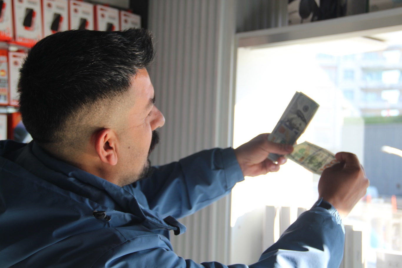 Sahte Dolarla Dolandırılan Esnaf Mağdur Oldu