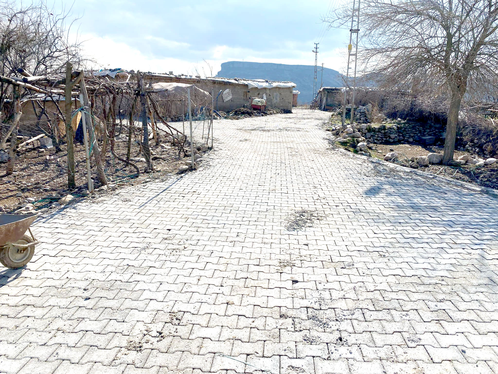 Ulaşlı Köyü’nde Kilitli Parke Taşı Çalışmaları Tamamlandı