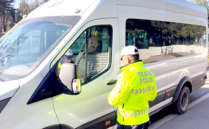Beşiri’de Okul Çevreleri ve Servis Araçları Denetlendi