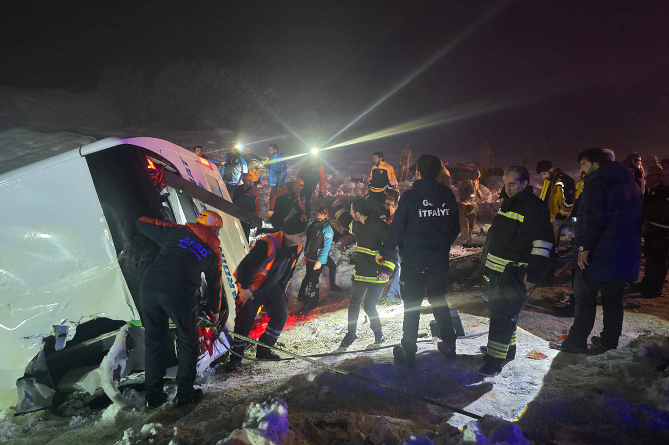 Bingöl’de Yolcu Otobüsü Devrildi: 4 Ölü, 35 Yaralı