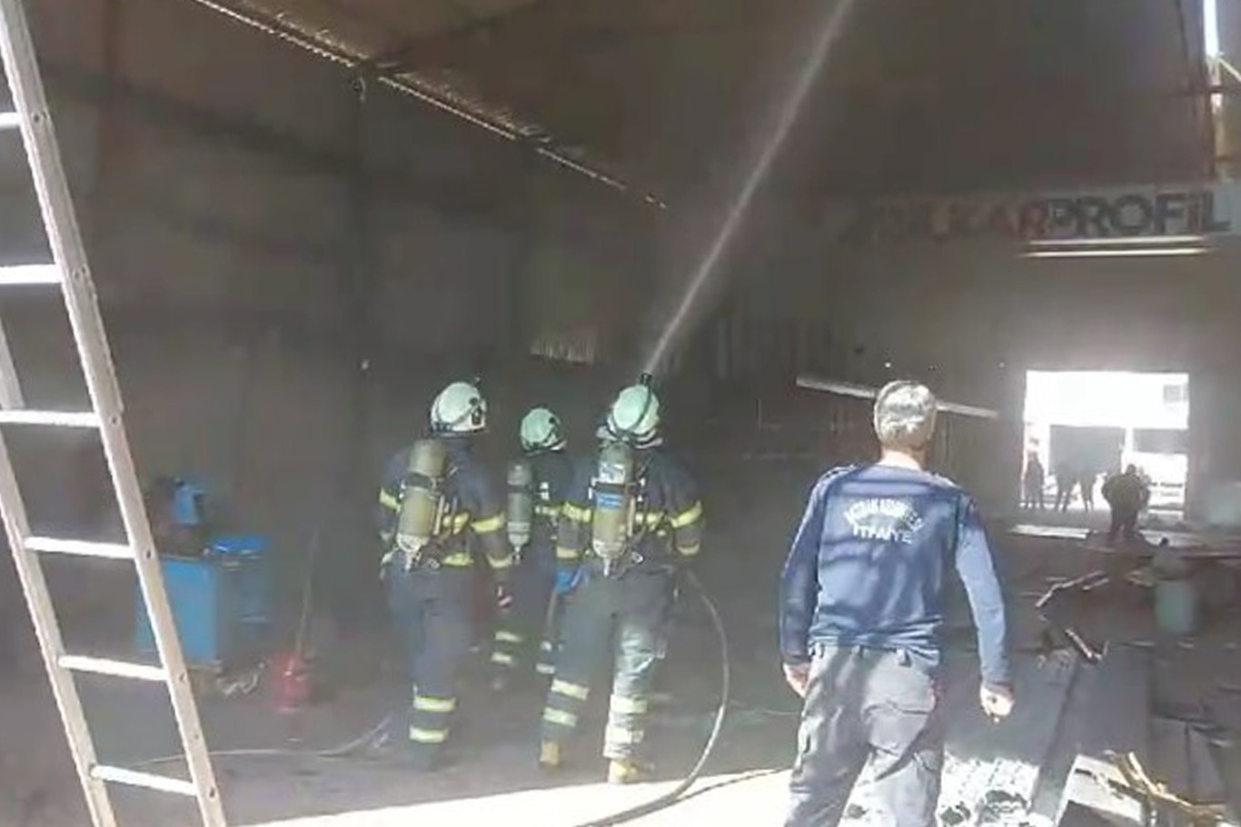 Batman’da Profil Fabrikası Yandı