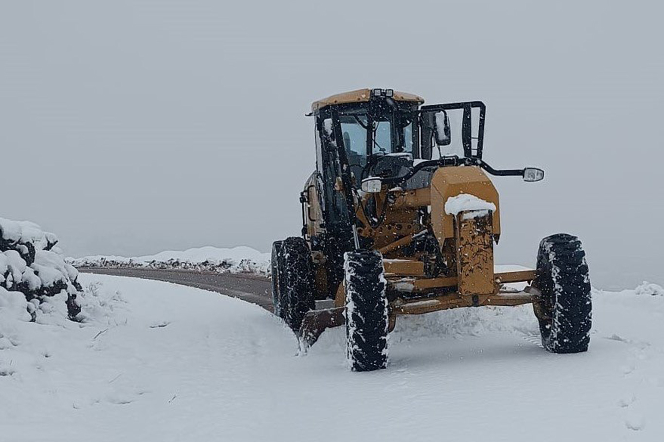 Kapalı Köy Yollarında Karla Mücadele Aralıksız Devam Ediyor