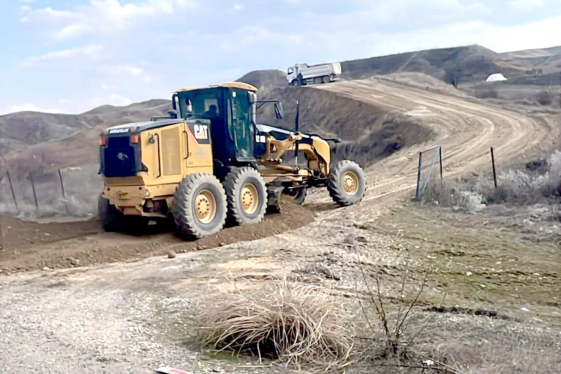 Kozluk’ta Köylere Hizmet Çalışmaları Devam Ediyor