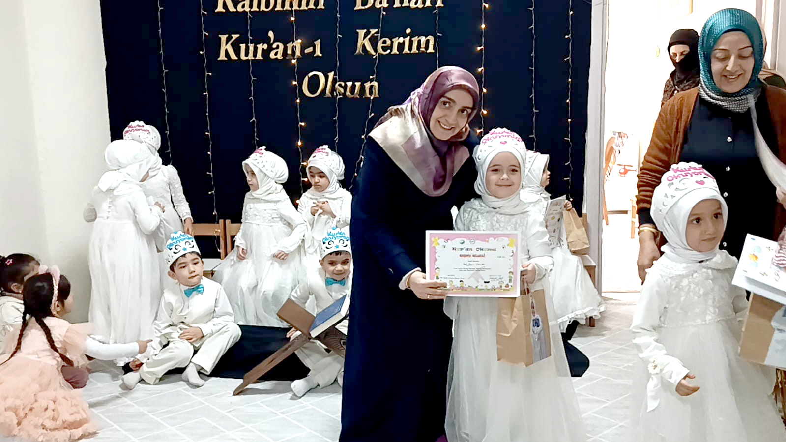 Miniklerden Kur’an-ı Kerim’e Geçiş Coşkusu