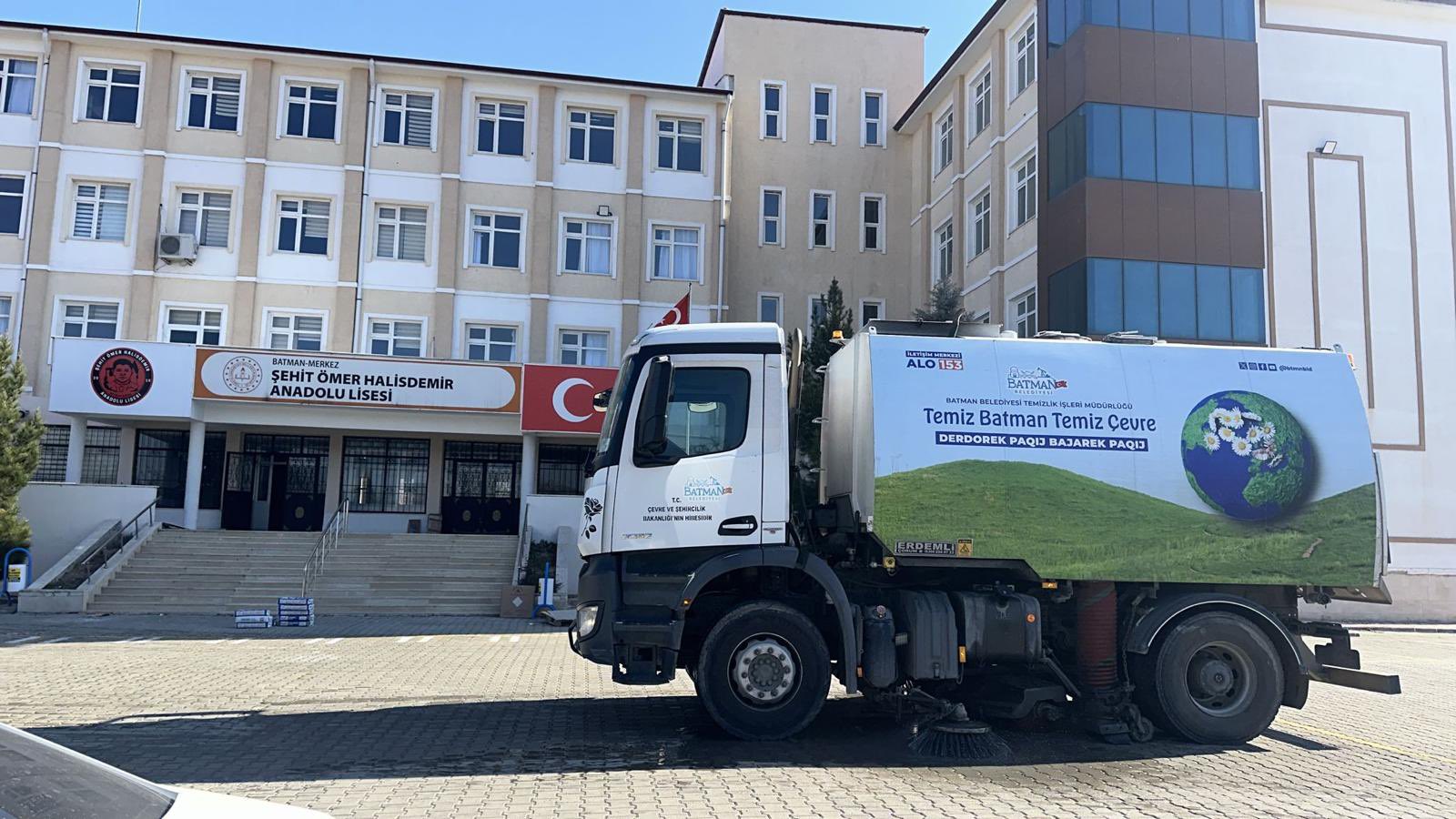 Okul Bahçelerinde Kapsamlı Temizlik Çalışmaları Başlatıldı