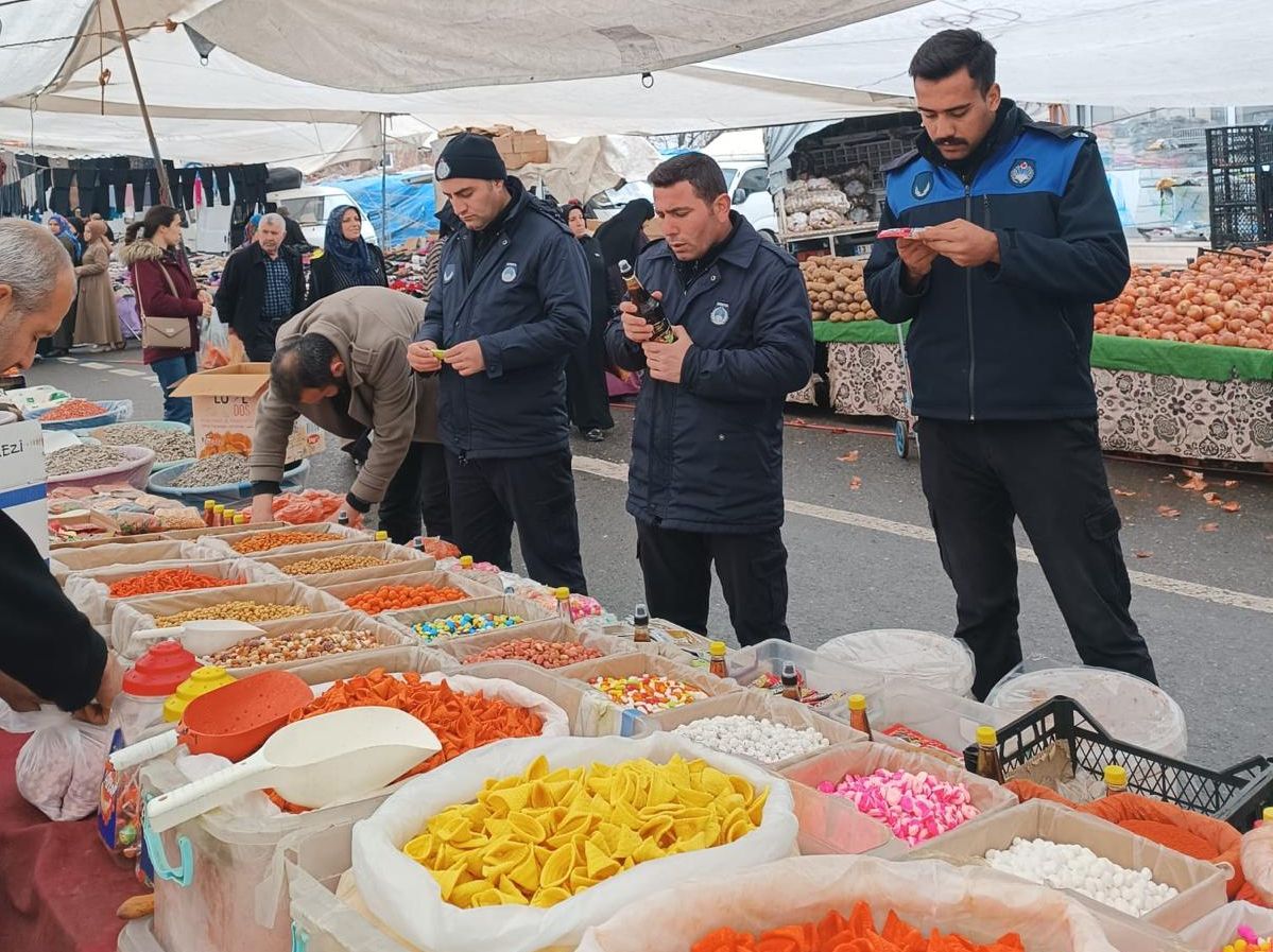 Zabıta Ekiplerinden Pazar Esnafına Sıkı Denetim
