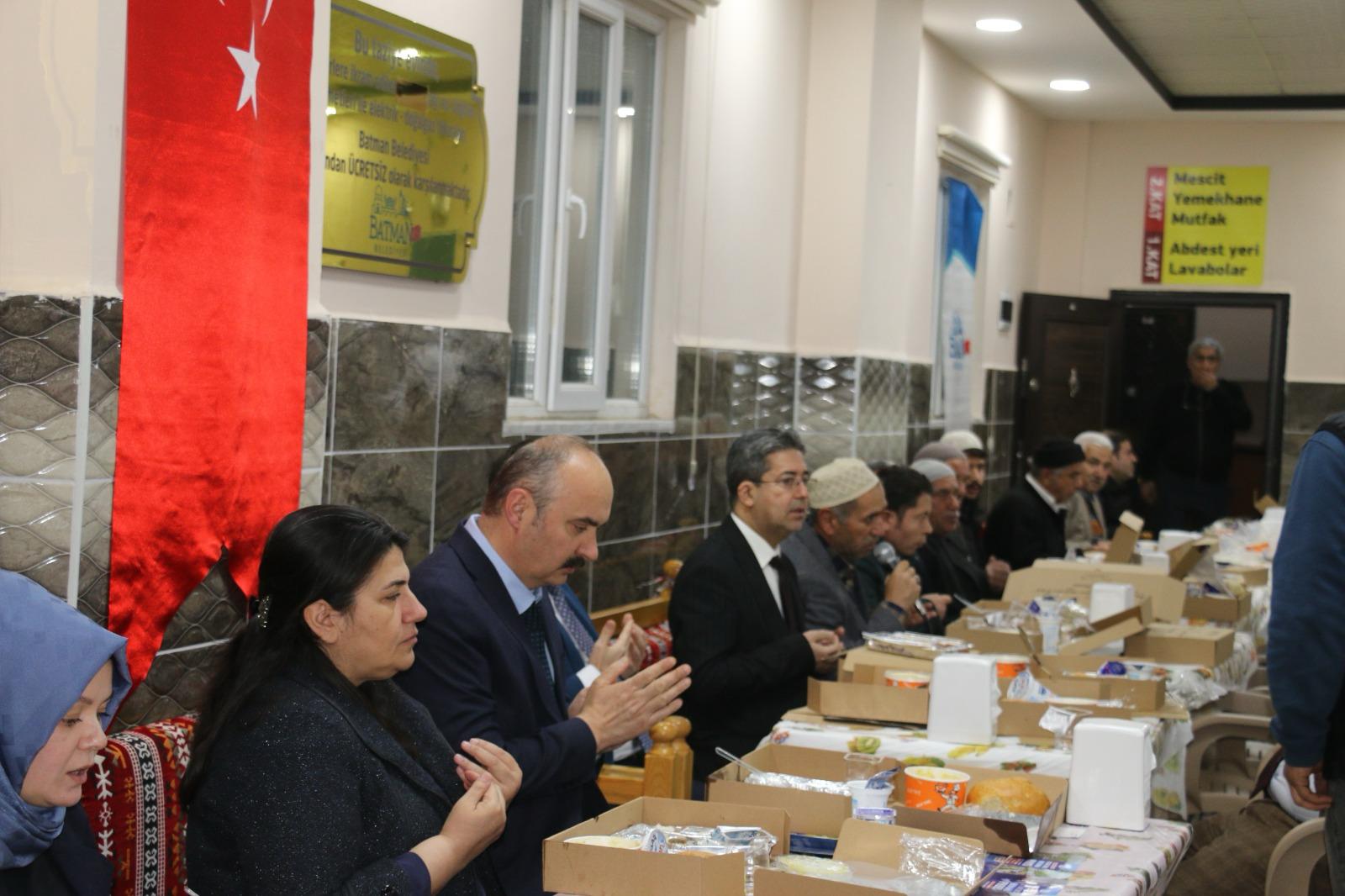 Vali Canalp, Çamlıca Mahallesi’nde İftar Programına Katıldı