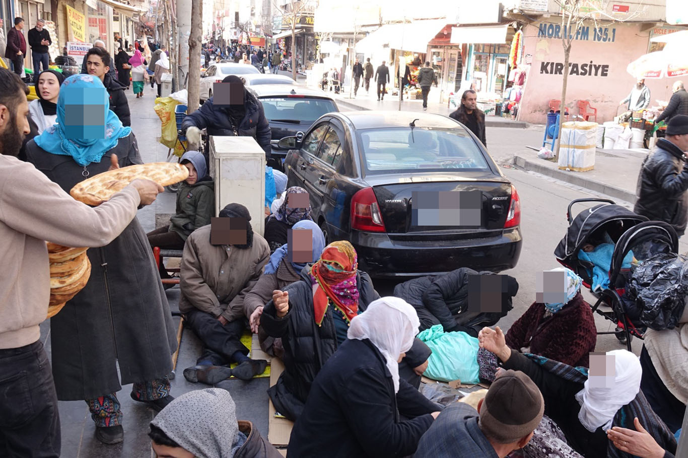 “ASKIDA EKMEK” GELENEĞİ RAMAZAN’DA BÜYÜYOR