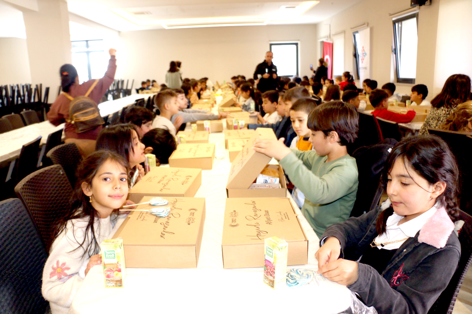 Belediye, Tekne Orucu Tutan Çocuklara İftar Verdi