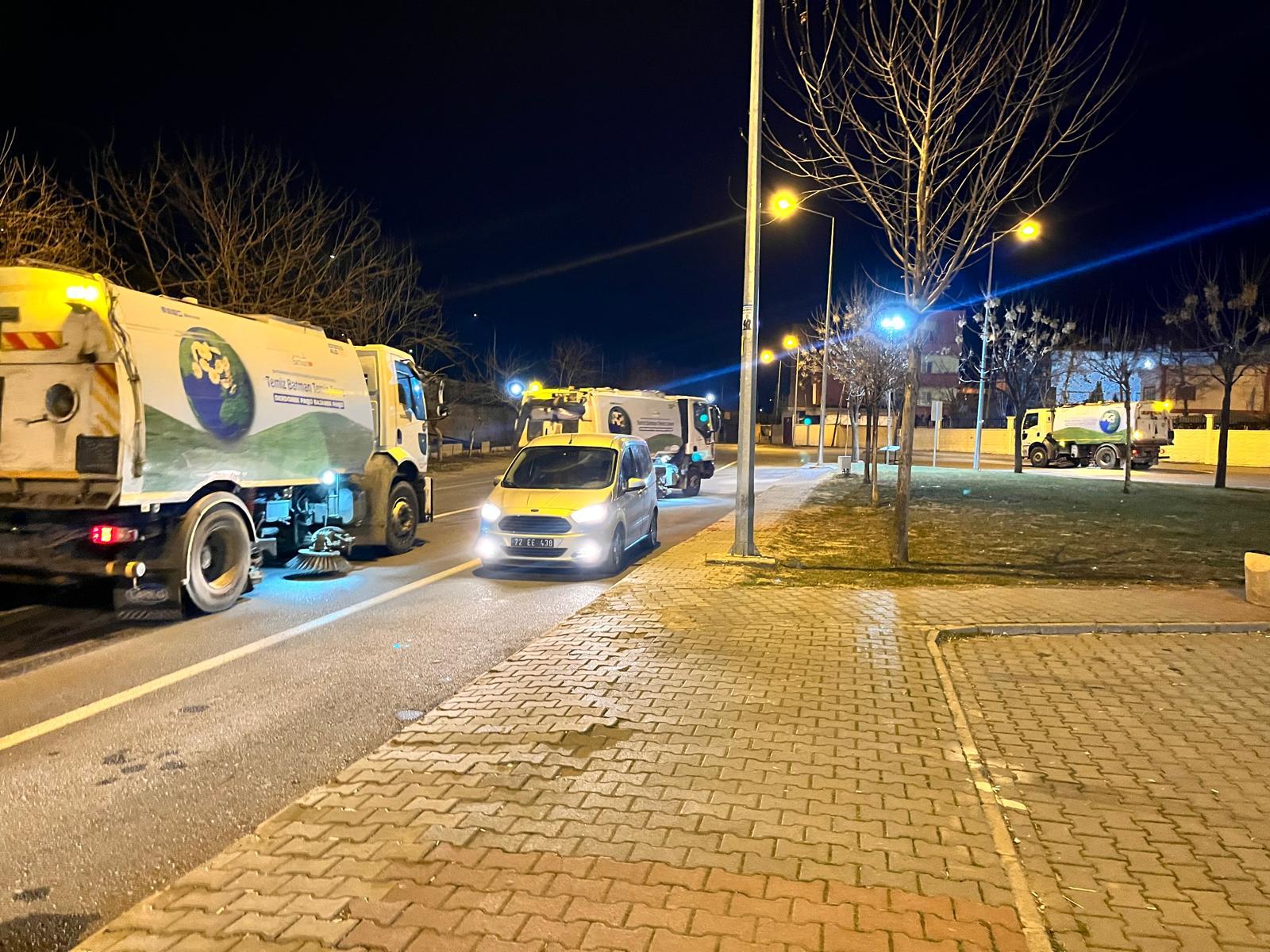 Belediyeden Taziyeevleri Önünde Temizlik Çalışması