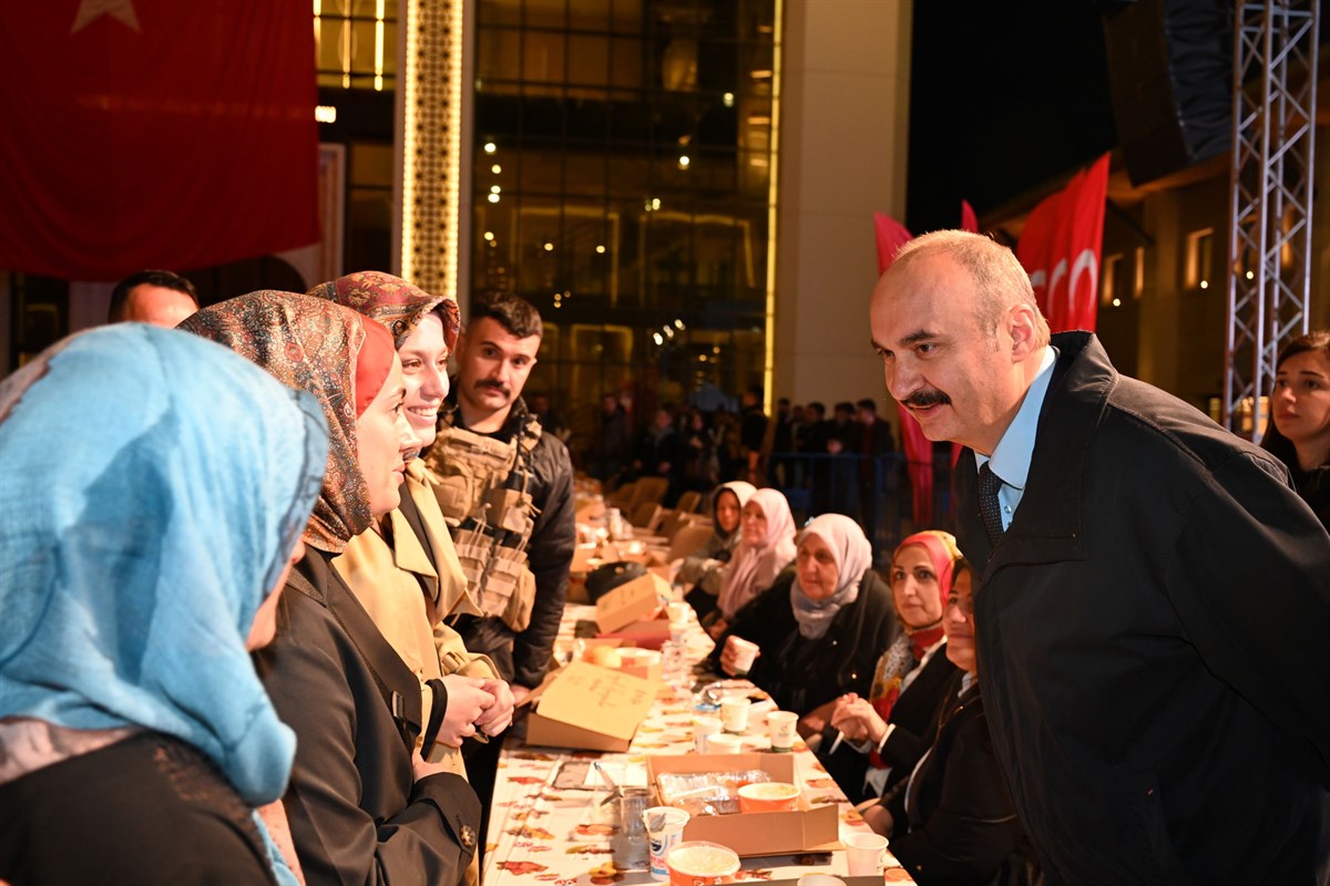 Kadir Gecesi’nde Binlerce Vatandaş İftar Sofrasında Buluştu
