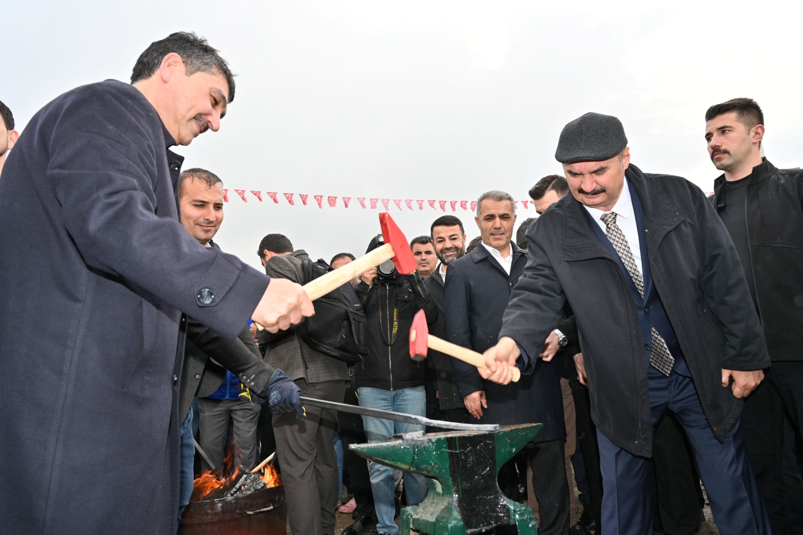 Kozluk’ta ASM ve Kütüphane İçin Çivi Çakıldı