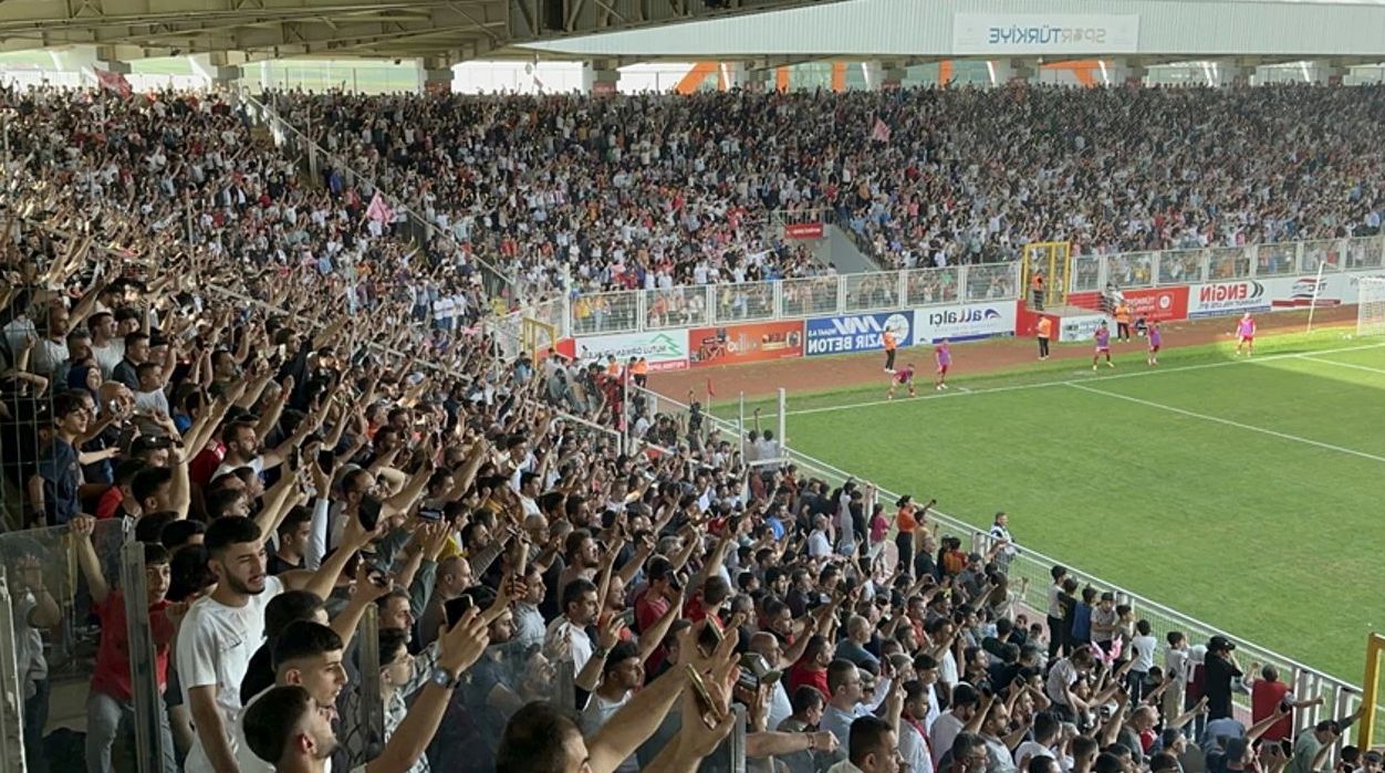Petrolspor’dan Kadın Taraftarlara 8 Mart Jesti!