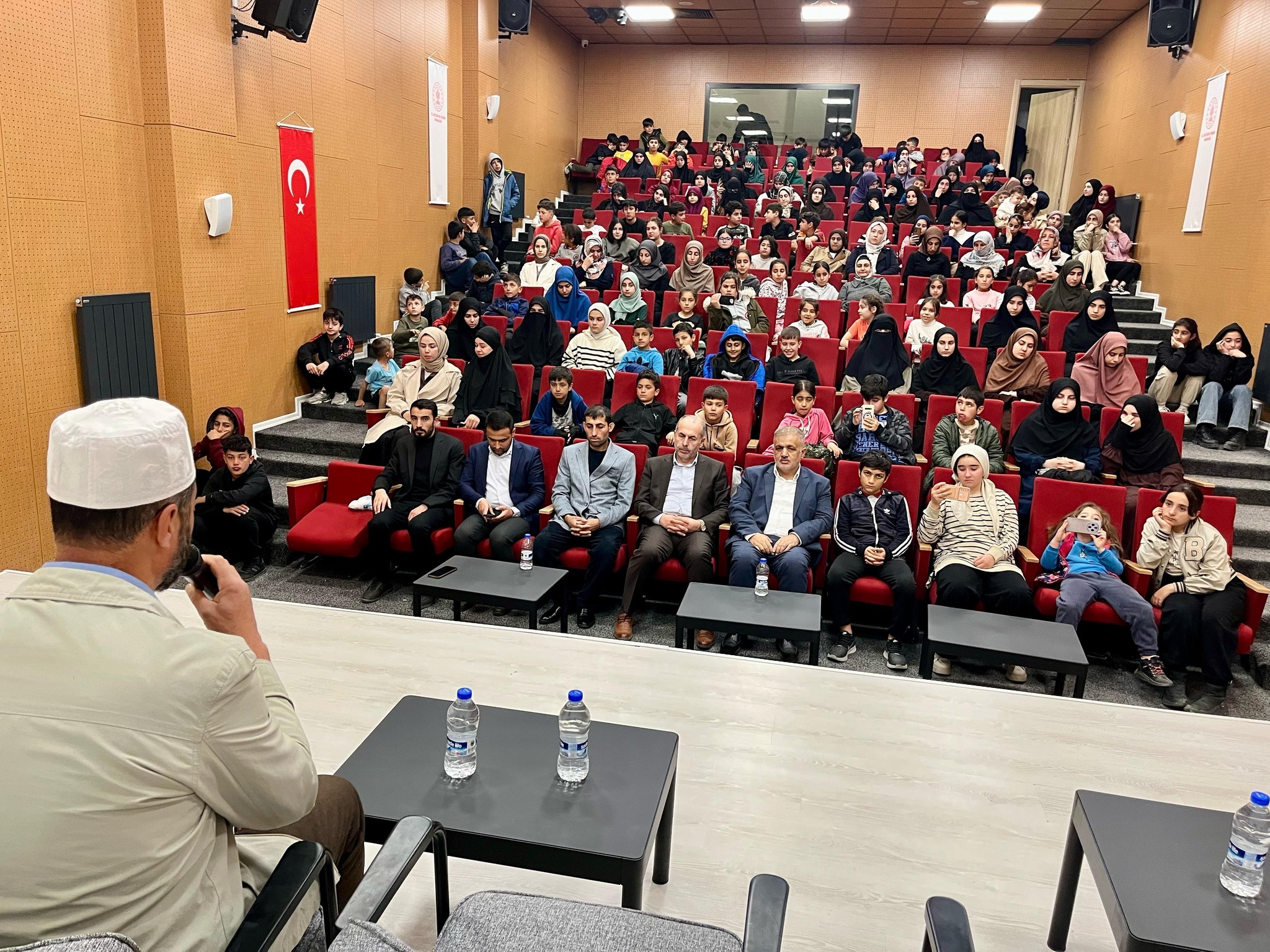 Ramazan Etkinlikleri Kapsamında İlahi ve Vaaz Programı Düzenlendi