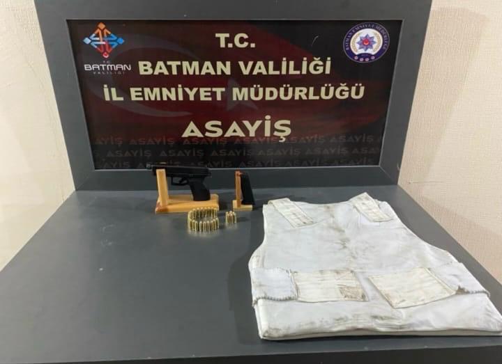 Ruhsatsız Silah ve Balistik Yelek Ele Geçirildi: 3 Kişi Tutuklandı