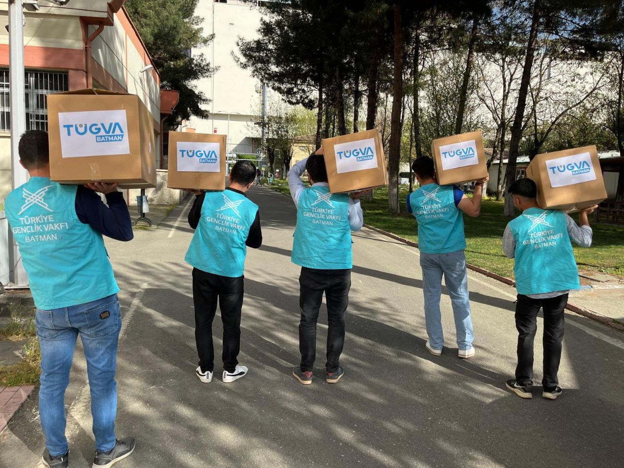 TÜGVA, Ramazan’da İhtiyaç Sahiplerine Gıda Kolisi Yardımı Yaptı