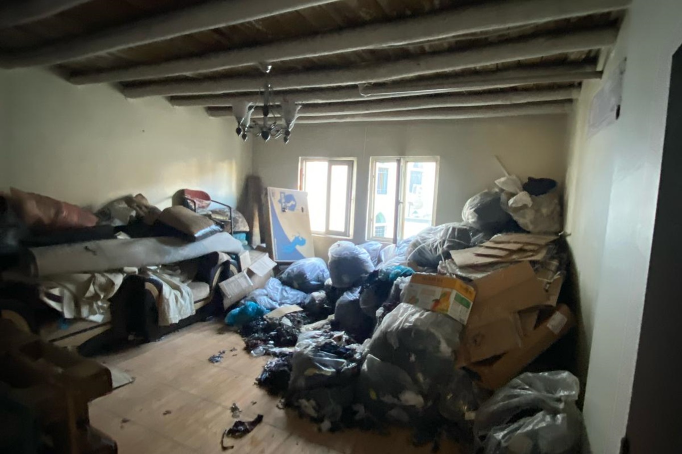 Üç Katlı Binanın Çatısı Alev Aldı