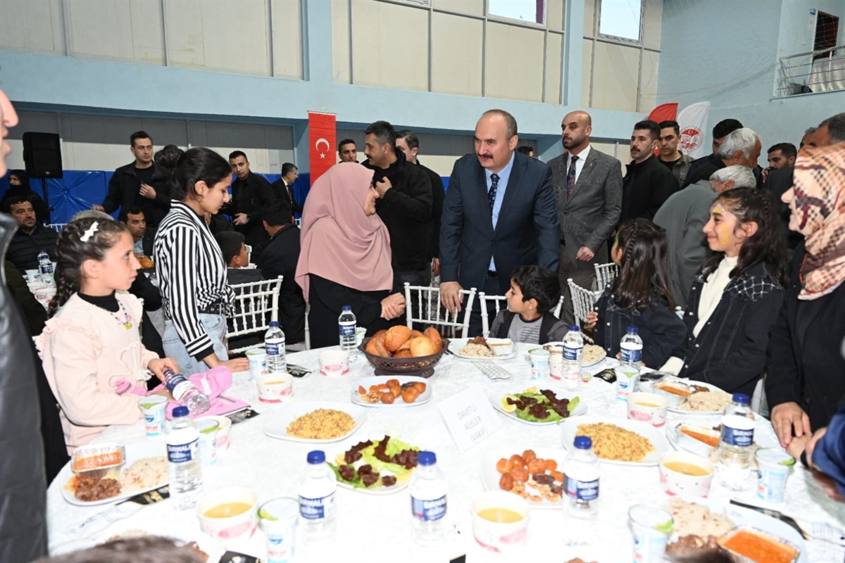 Vali Canalp, Beşiri İlçesinde Vatandaşlarla İftarını Açtı