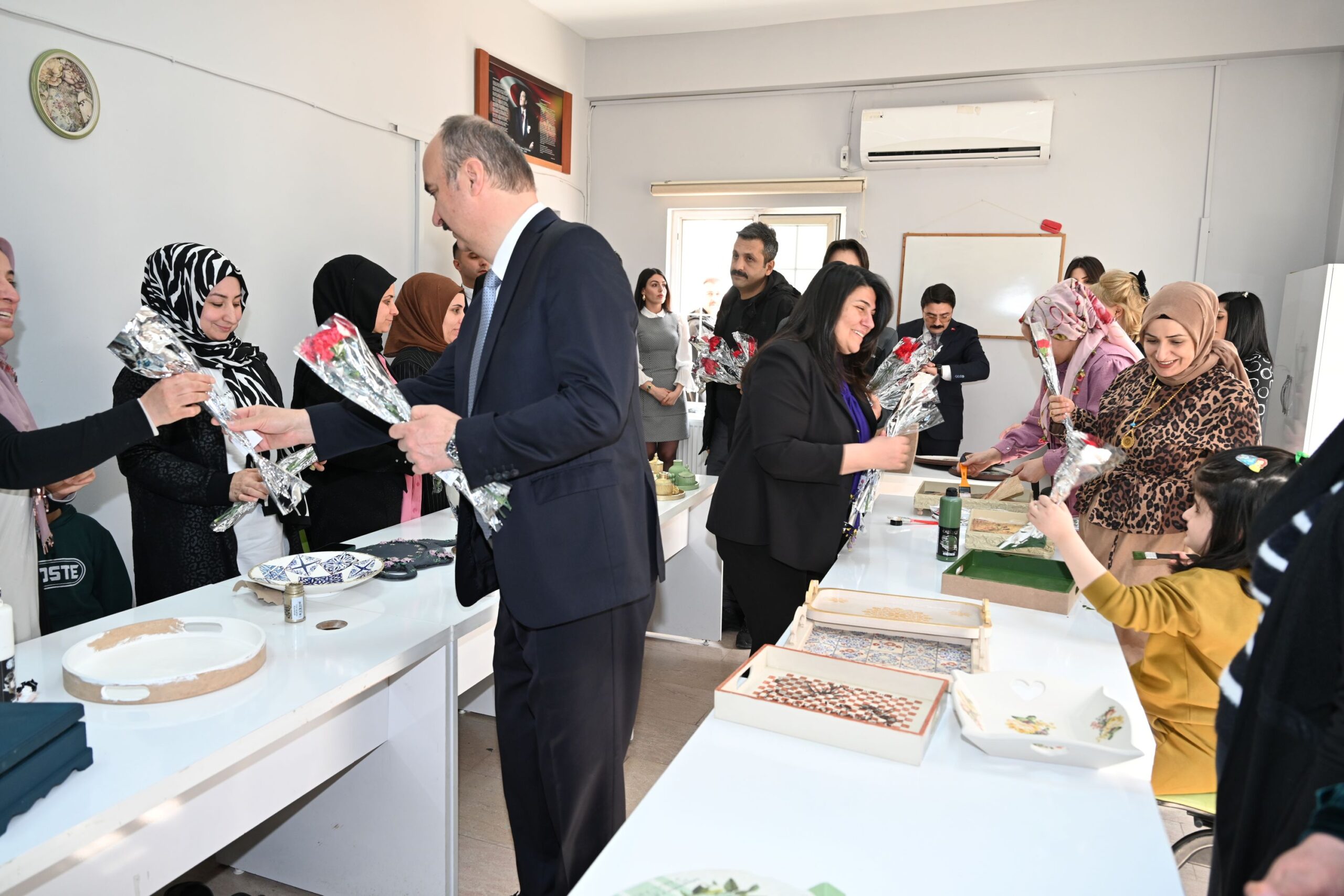 Vali Canalp’ten Kadın Kursiyerlere 8 Mart Ziyareti