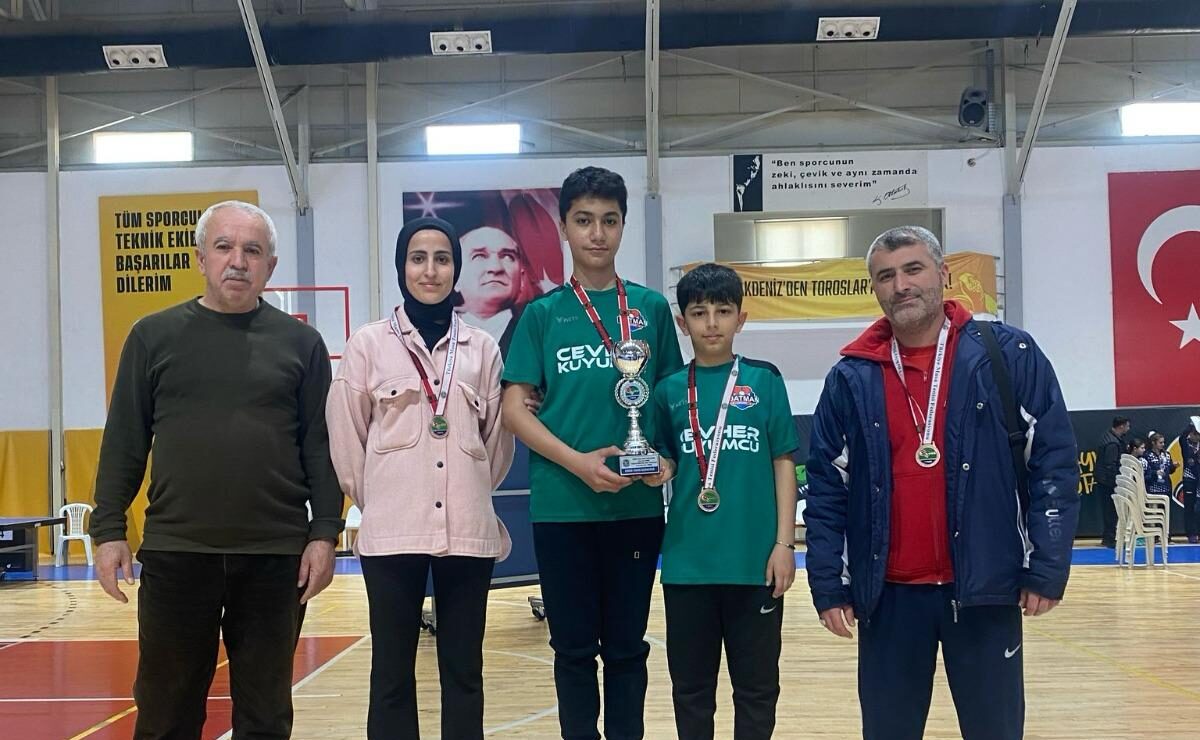 Masa Tenisi Bölge Müsabakalarından Kupayla Döndüler
