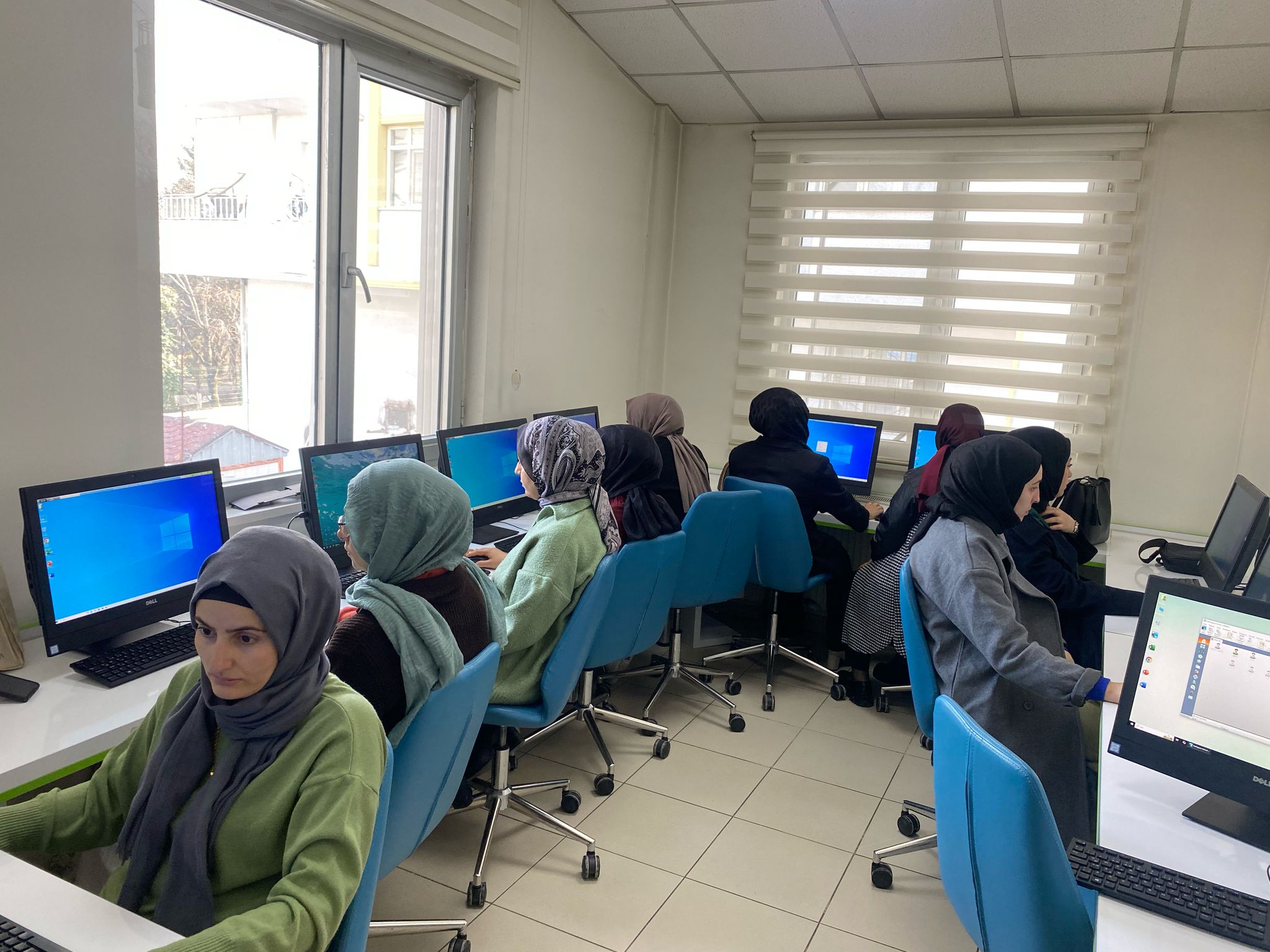 SYDV, Ücretsiz Bilgisayar İşletmenliği Kursu Düzenliyor