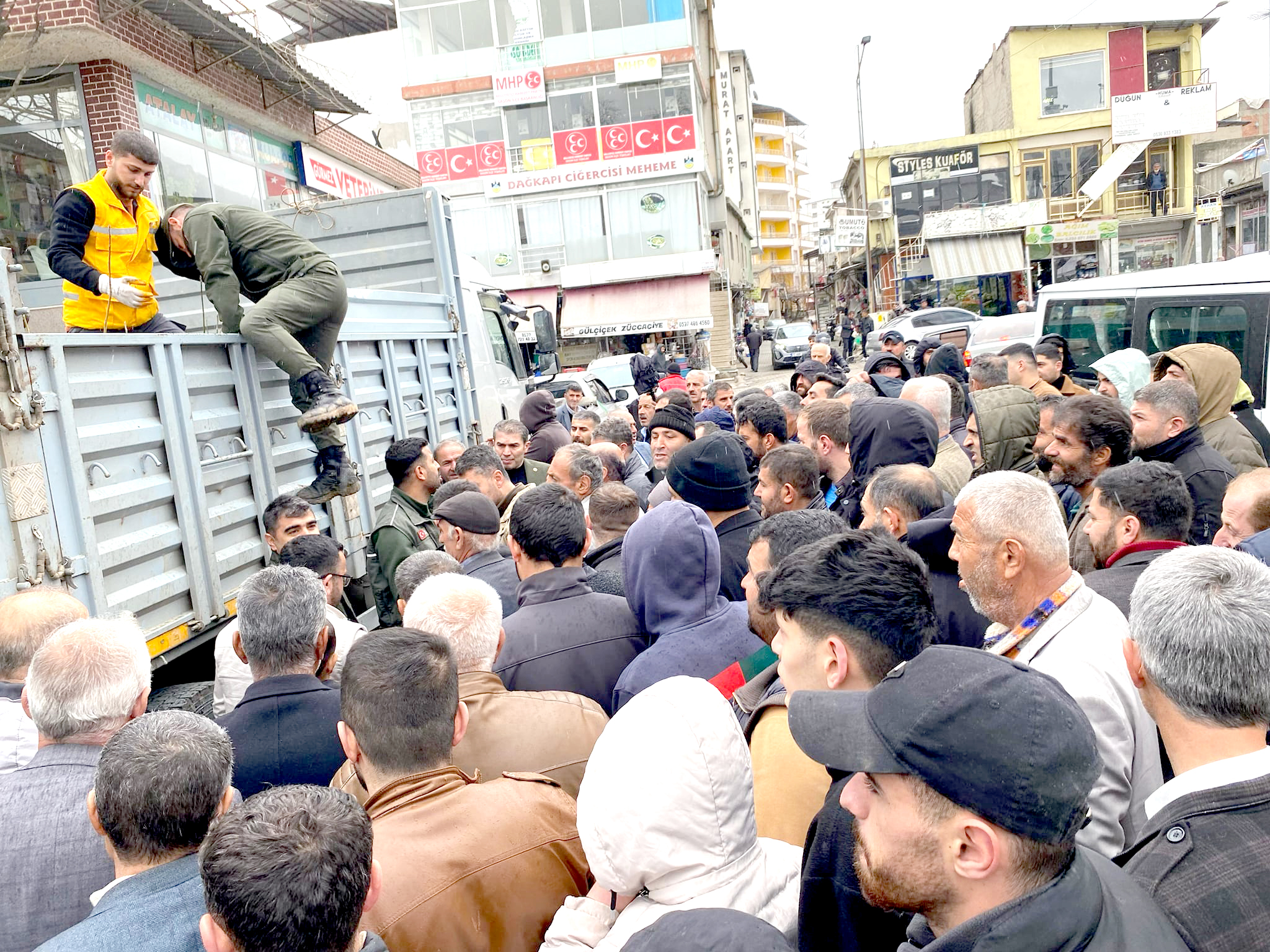 Sason’da Çiftçilere Ceviz Fidanı Dağıtıldı