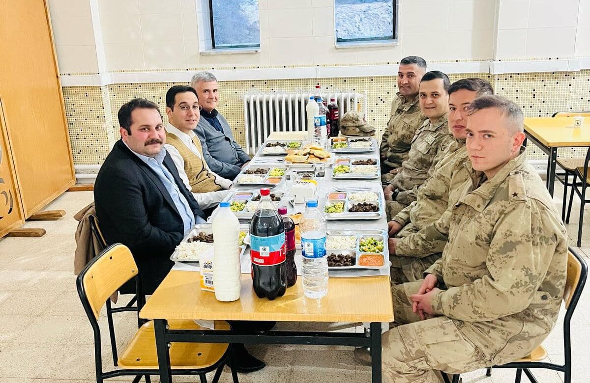 Gercüş Kaymakamı, Güvenlik Güçleriyle İftarda Buluştu