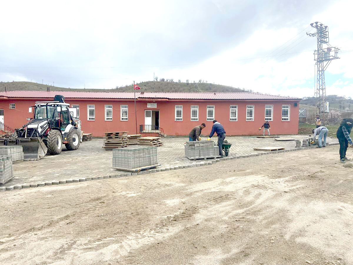 Heybeli Köyü’nde Yol Çalışmaları Tamamlanıyor