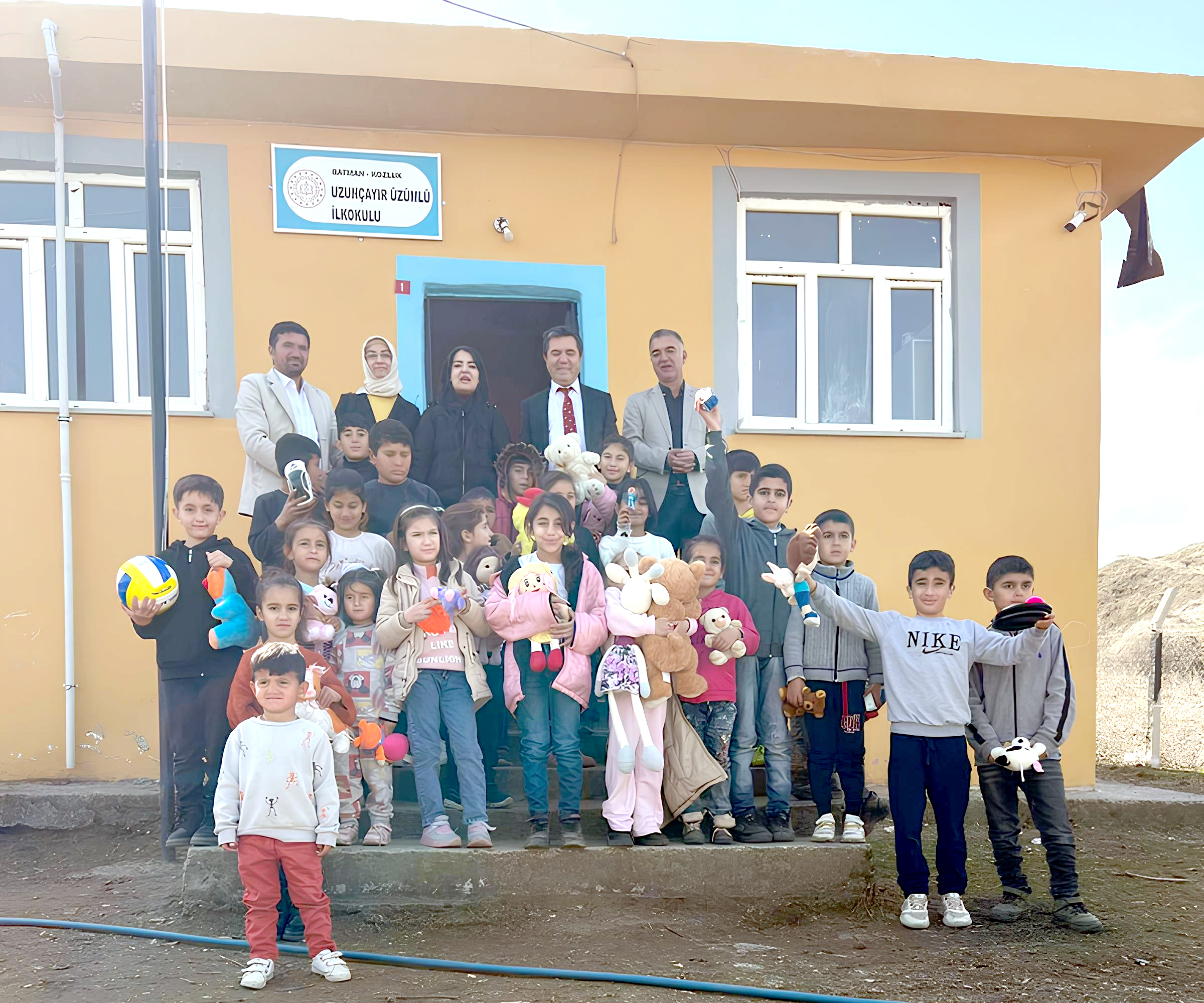 Öğrenciler Minik Yürekleri Sevindirdi