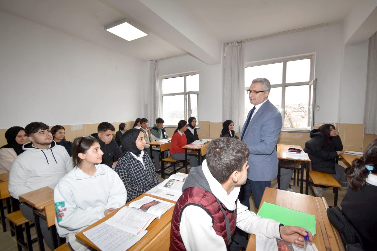 Müdür Ciğer, Petrol Anadolu Lisesi’ni Ziyaret Etti