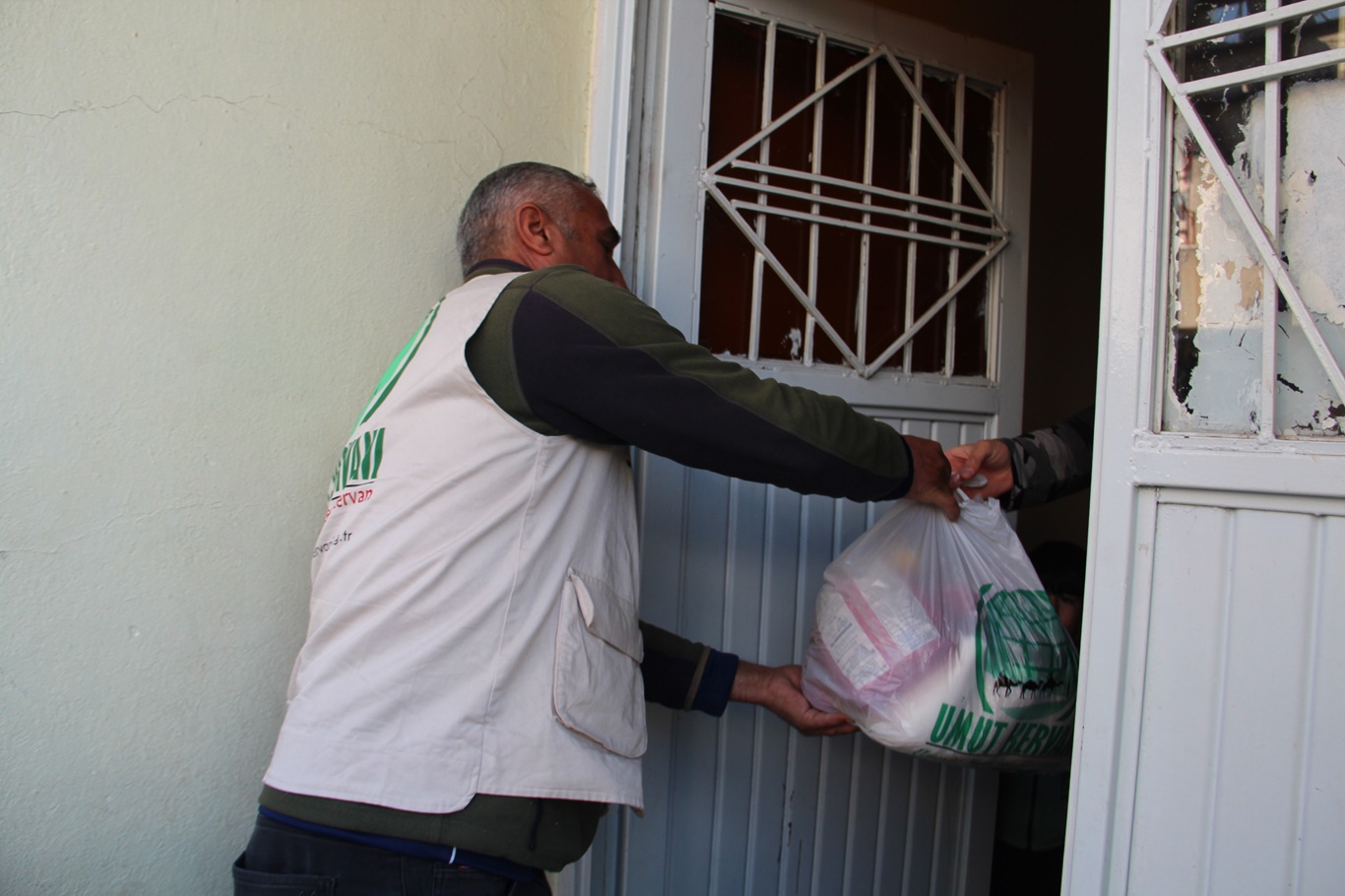 Umut Kervanı, Ramazan’da 3 Bin Aileye Gıda Kolisi Yardımı Yaptı