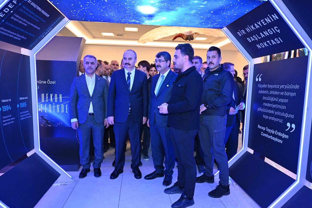 ‘Ufkun Ötesinde’ Sergisi Batman’da Açıldı