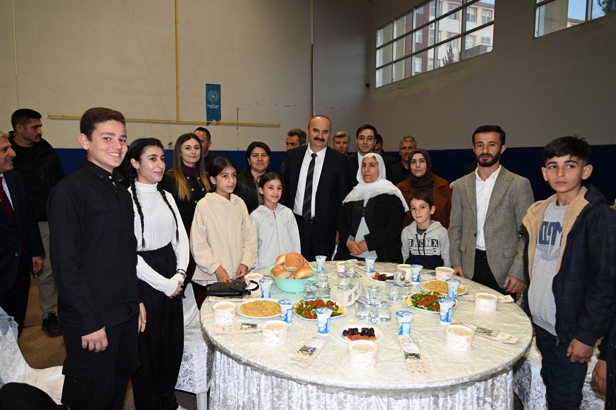 Vali Canalp, Vatandaşlarla Birlikte İftarını Açtı