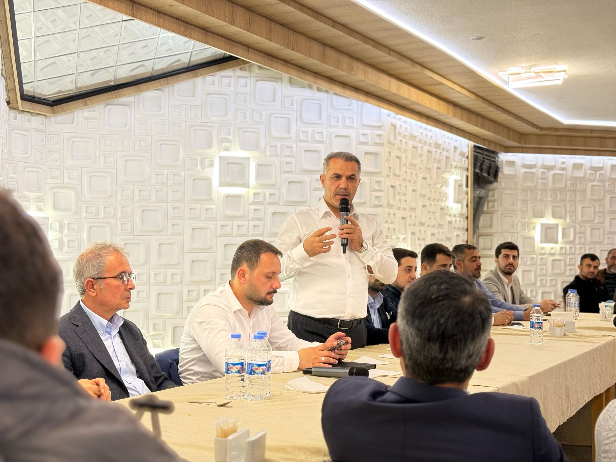 BAŞKAN ŞANSİ, MAHALLE BAŞKANLARIYLA BİR ARAYA GELDİ