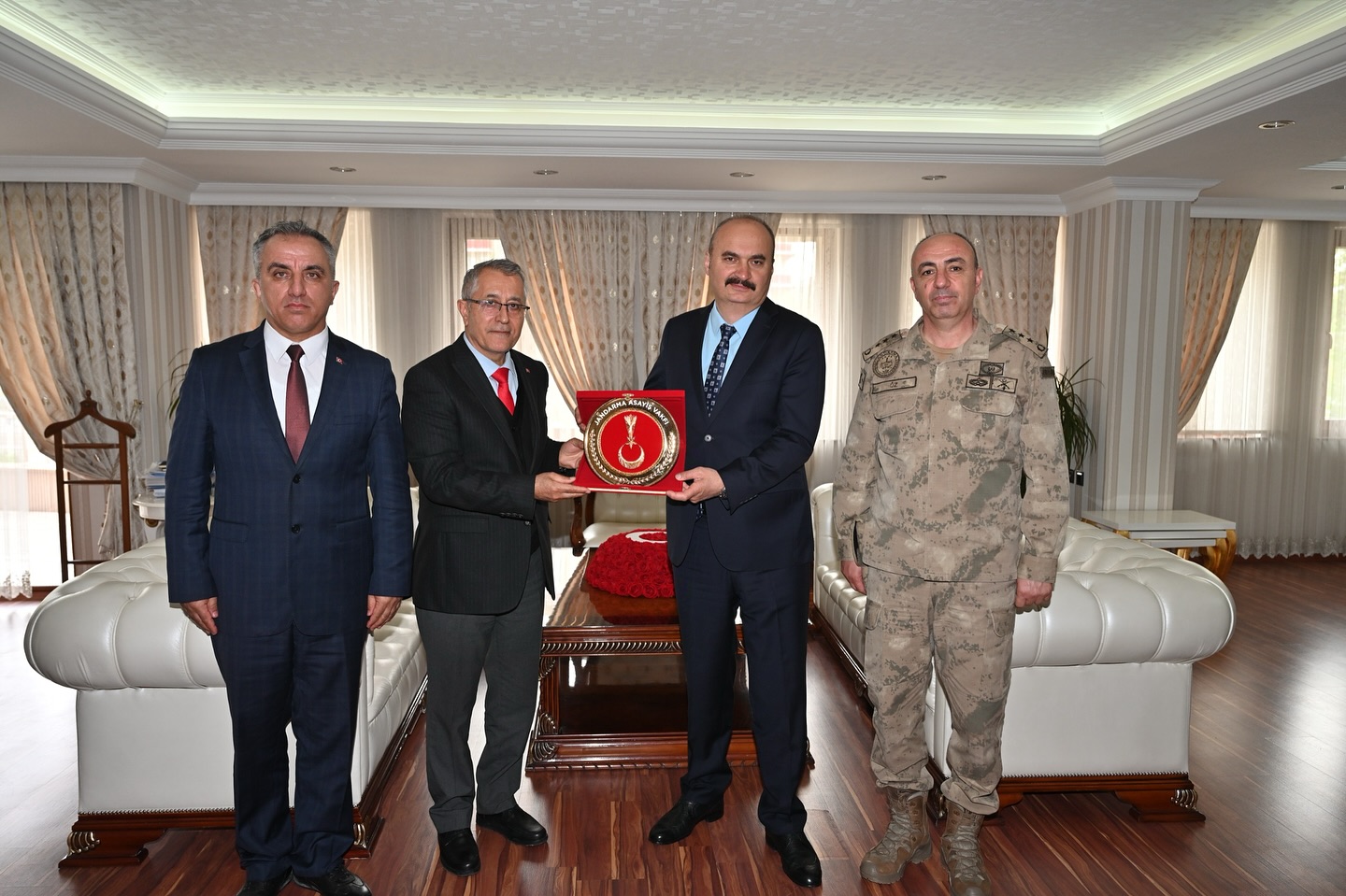 Jandarma Vakfı’ndan Vali Canalp’a Ziyaret