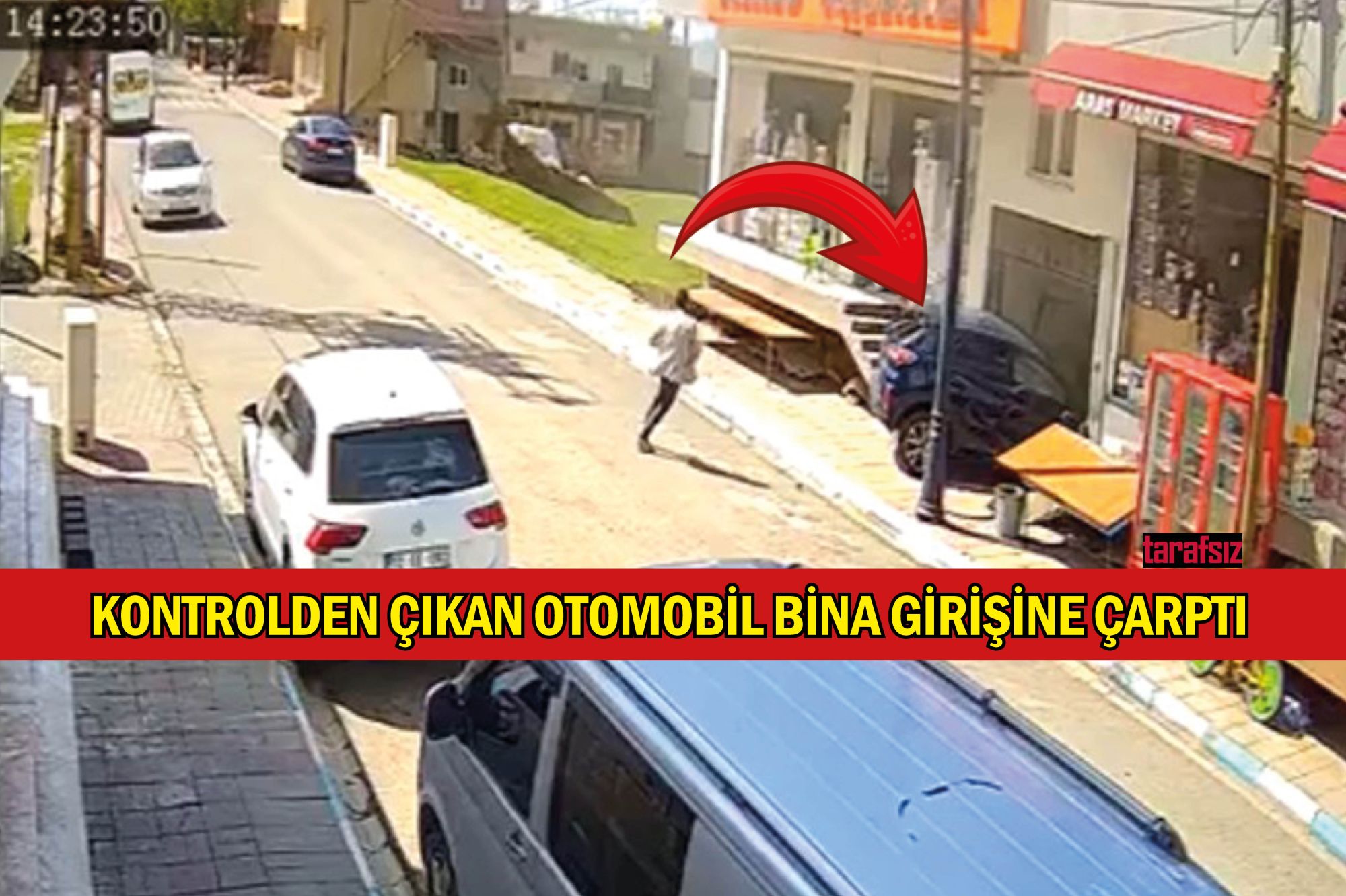 KONTROLDEN ÇIKAN OTOMOBİL BİNA GİRİŞİNE ÇARPTI