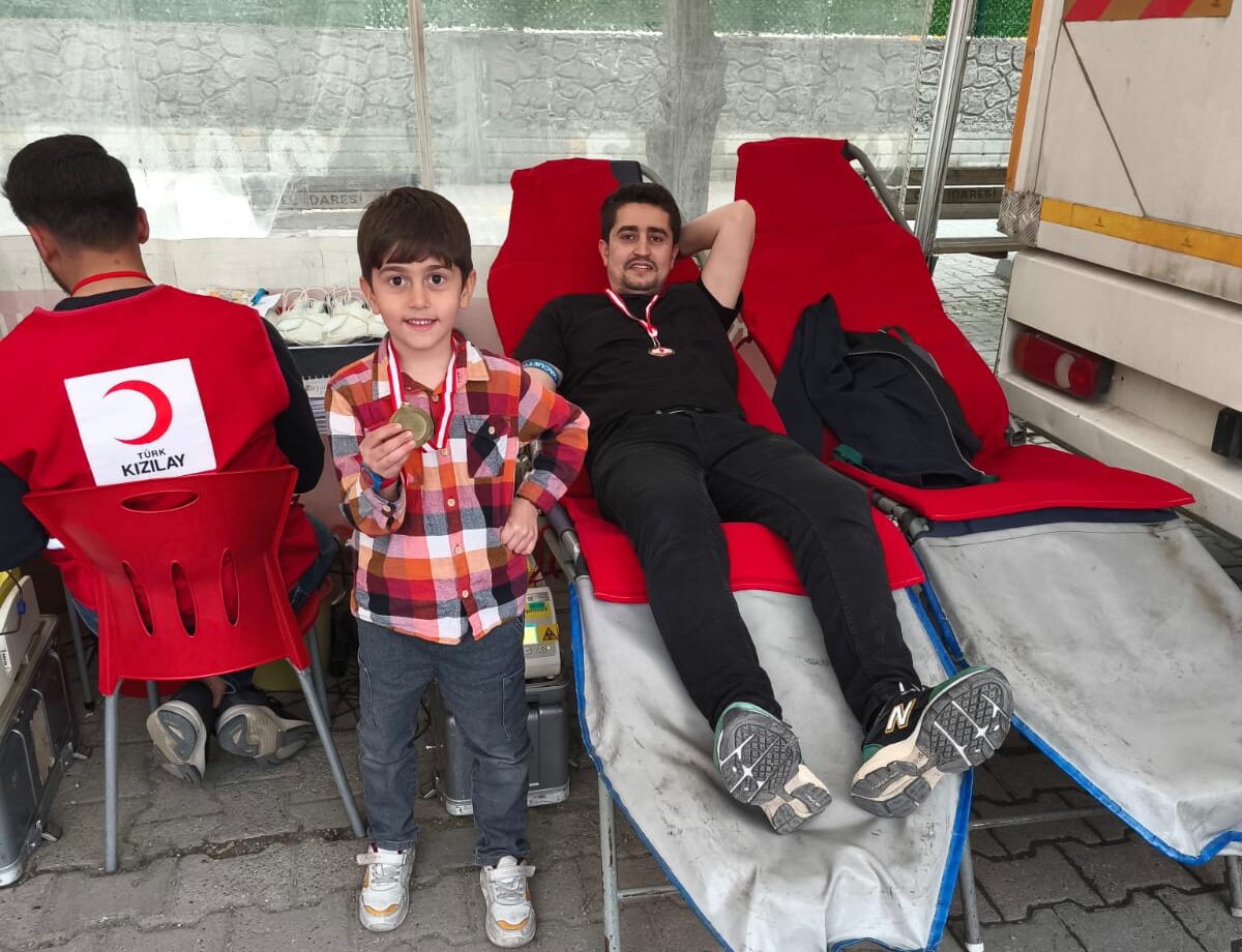 Öğrencilerden Madalyalı Kan Bağışı Kampanyası