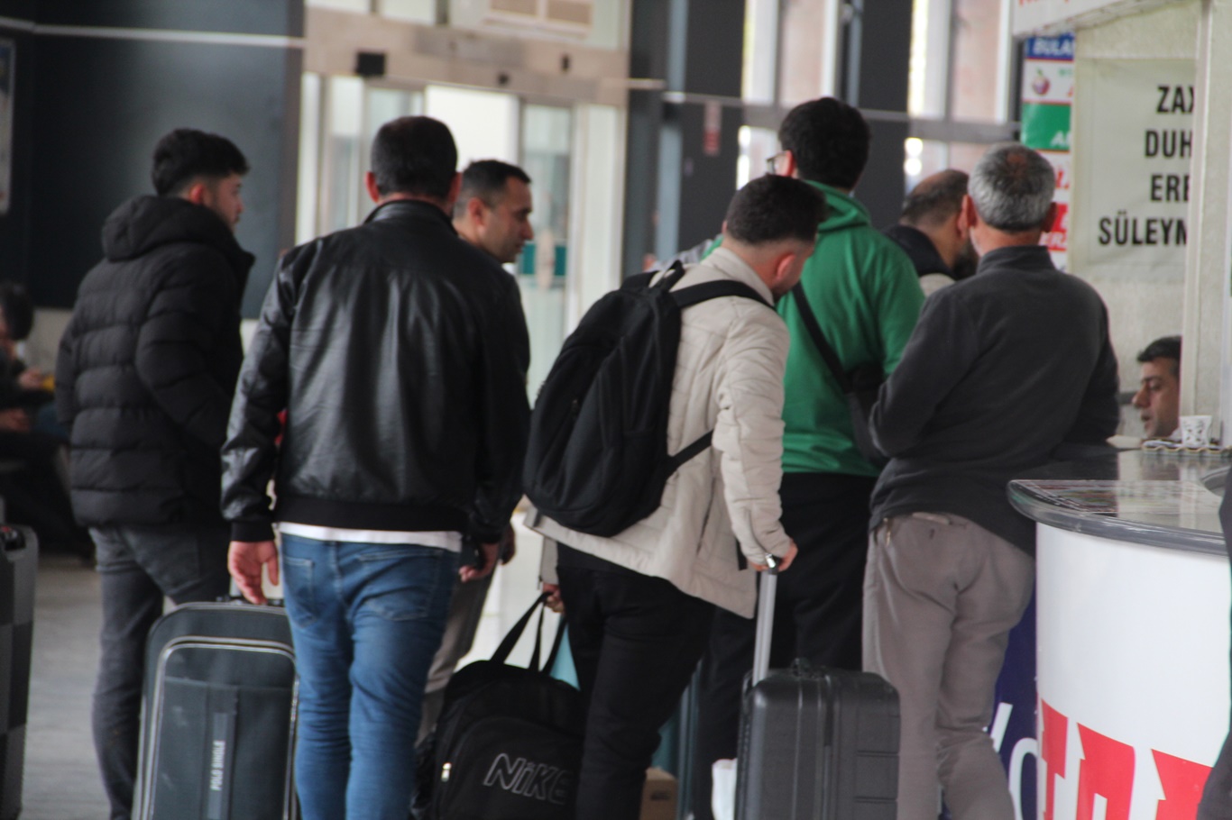 Otogarlarda Adım Atacak Yer Yok!