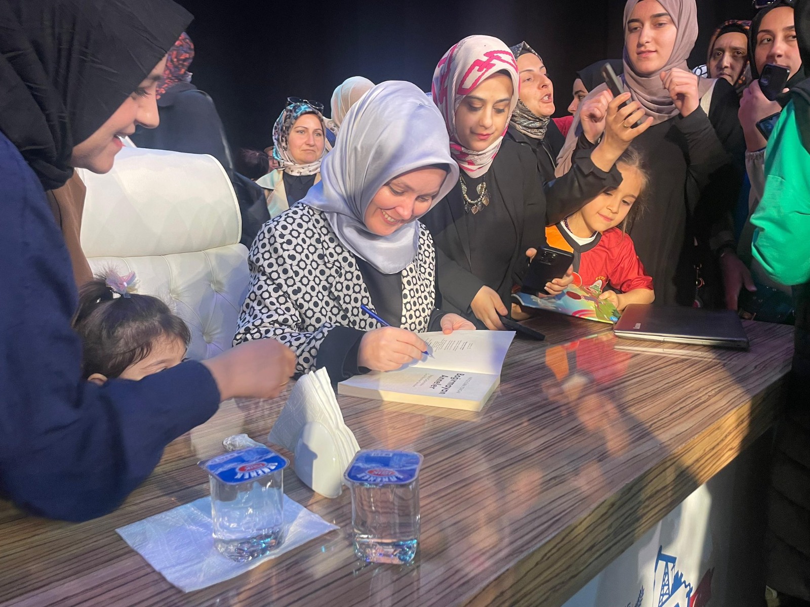 Tongar, Batmanlı Annelerle Buluştu