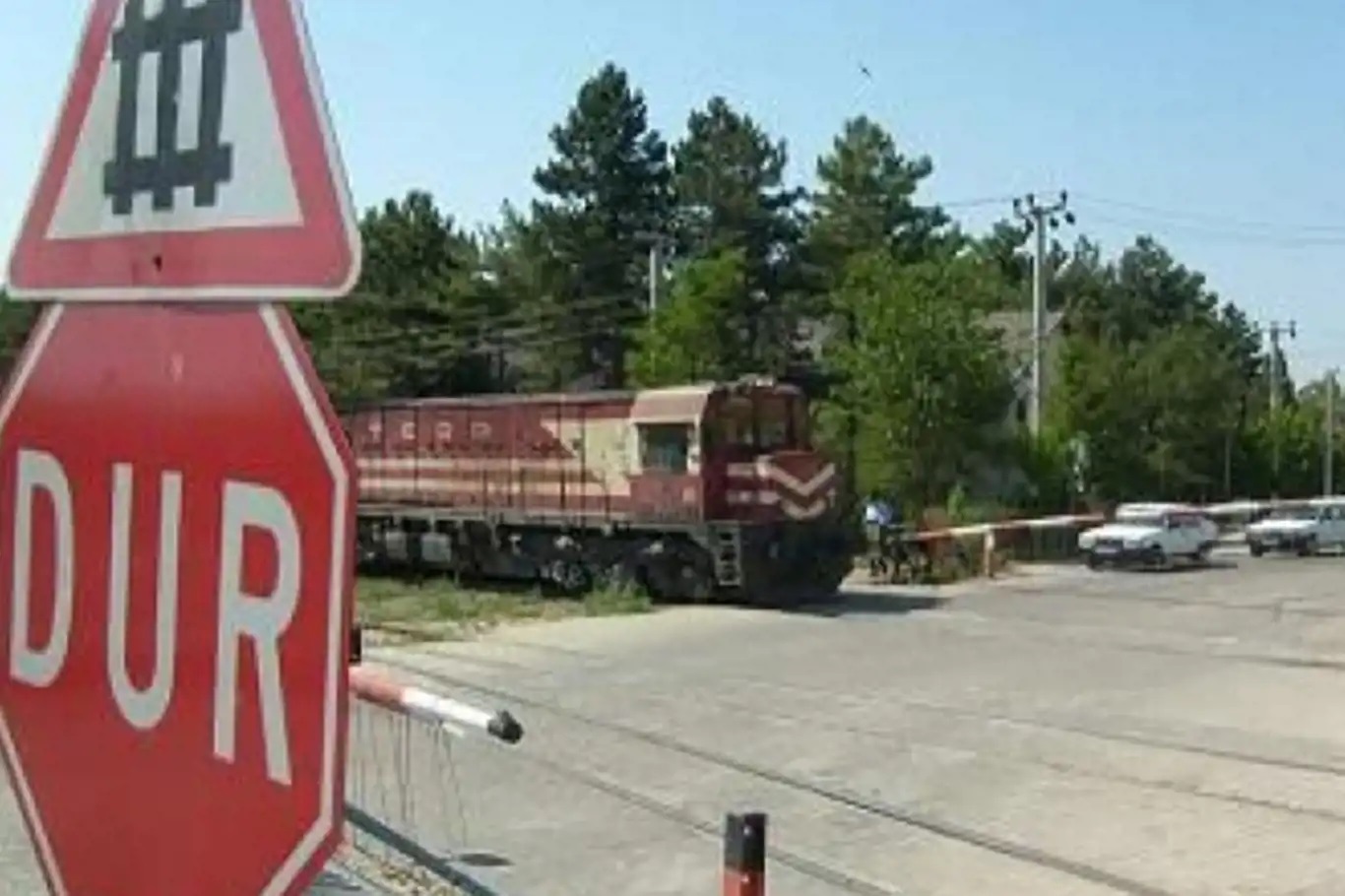 Yük Treni, Belediye Otobüsüne Çarptı