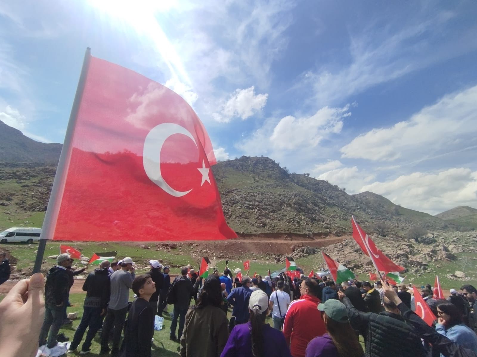 Eğitim-Bir-Sen’den Sason’da Doğa Yürüyüşü ve Ters Lale Gezisi