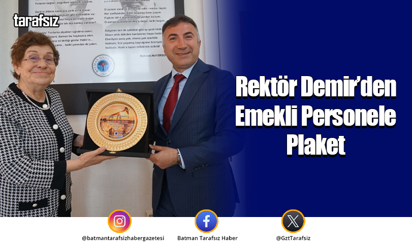Rektör Demir’den Emekli Personele Plaket