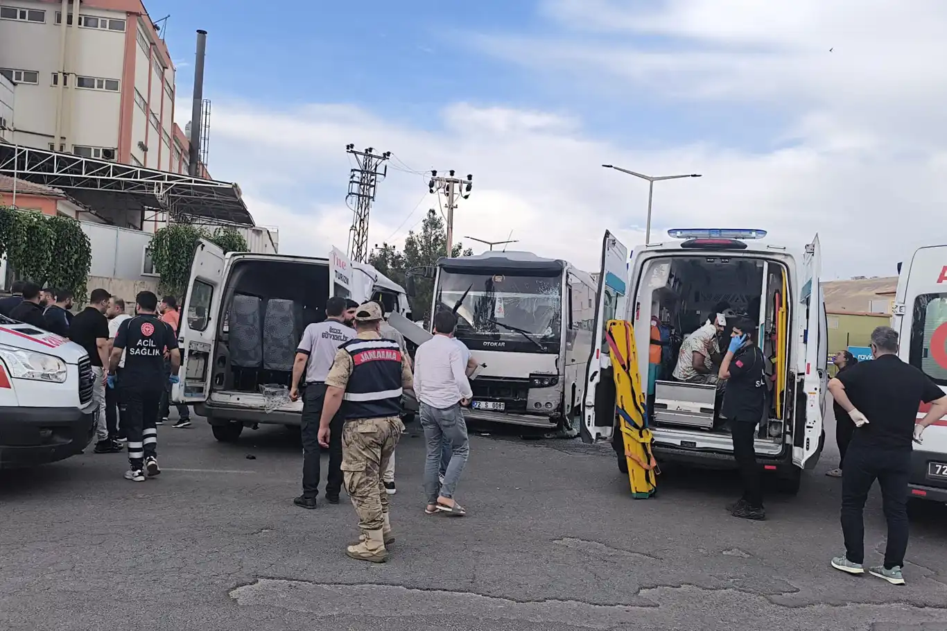 Batman’da Minibüs ile Otobüs Çarpıştı: 7 Yaralı