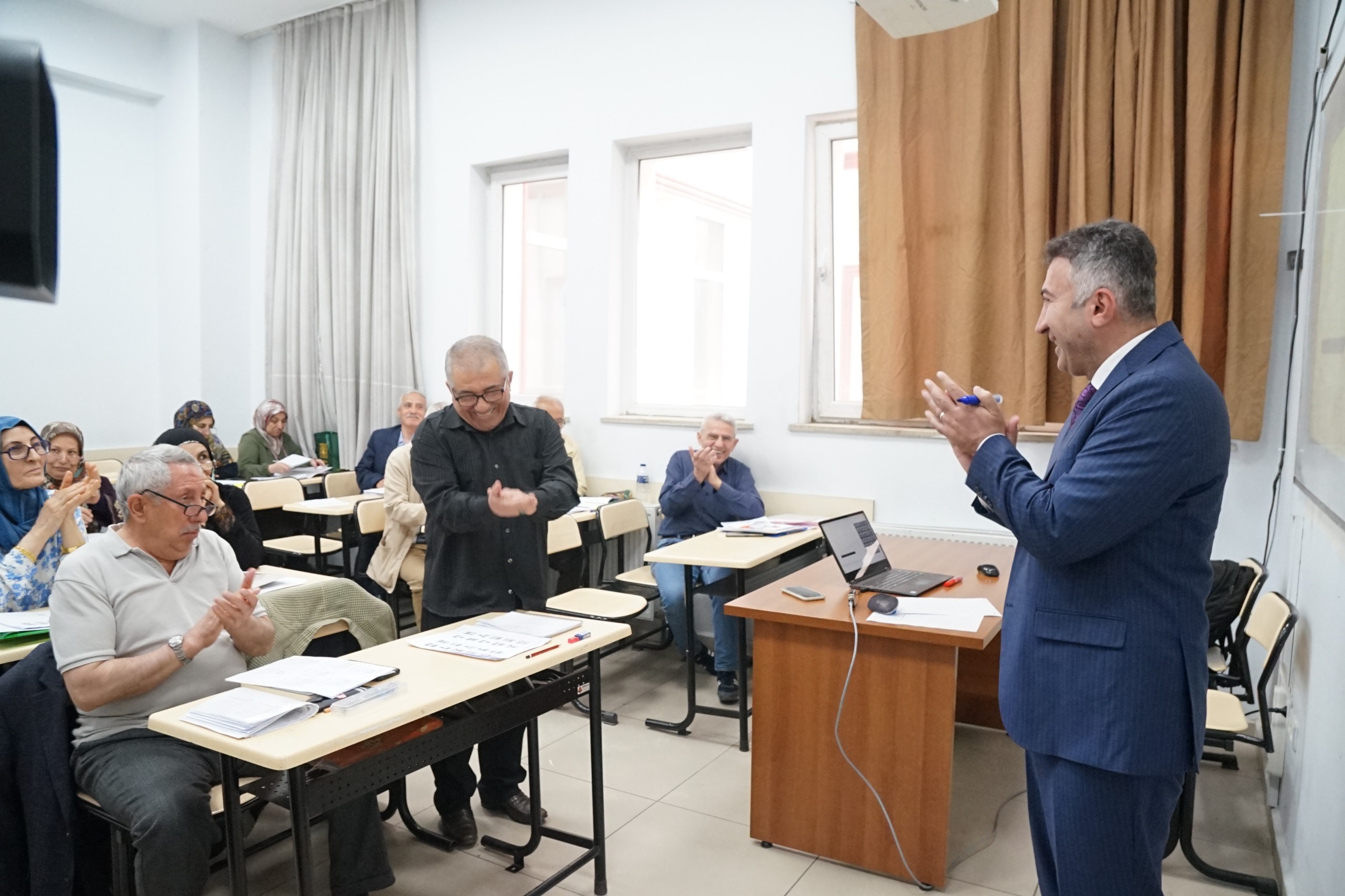 60 Yaş Üstü Öğrencilere İngilizce Kursu