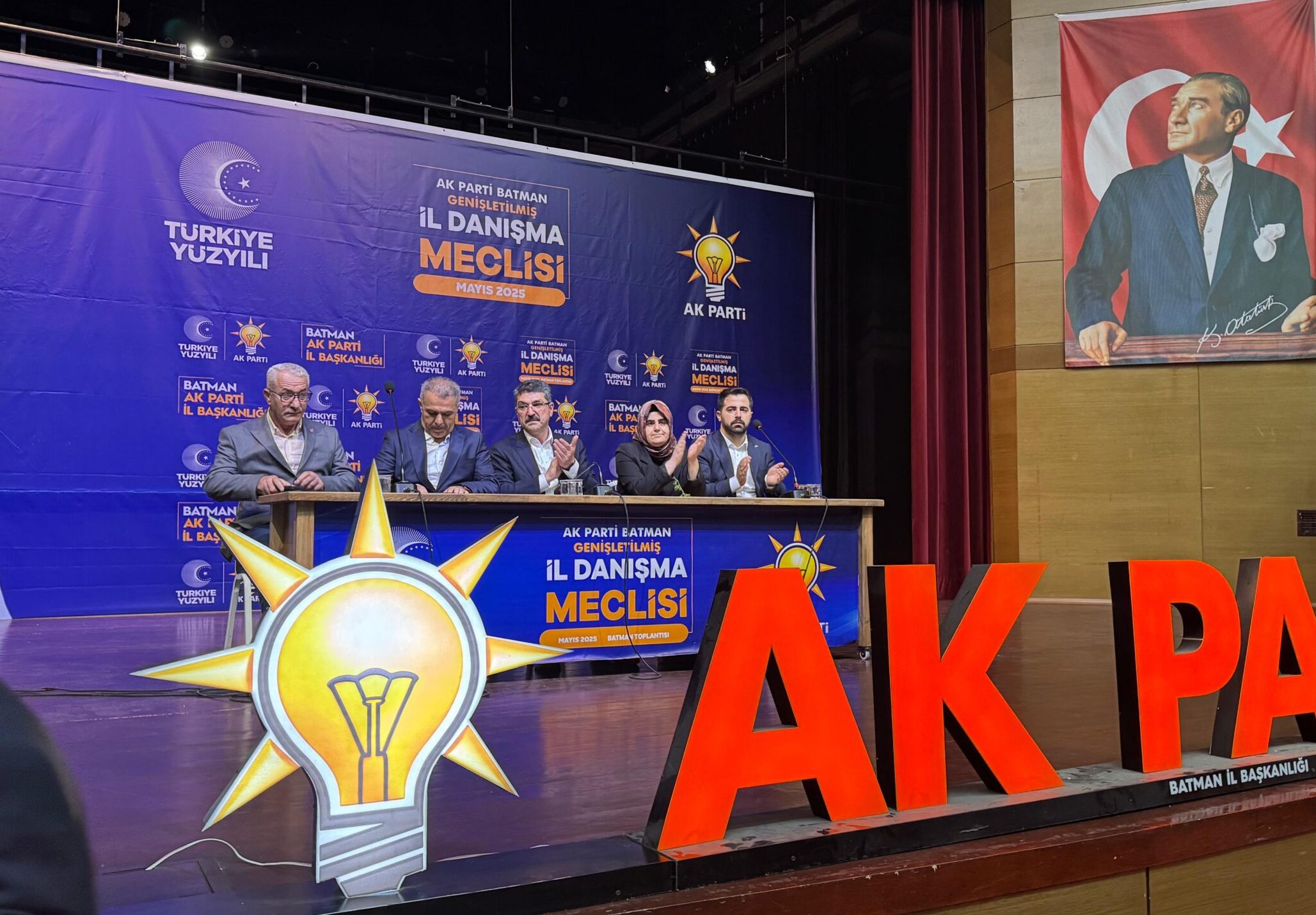 AK Parti’den Yatırım Vurgusu