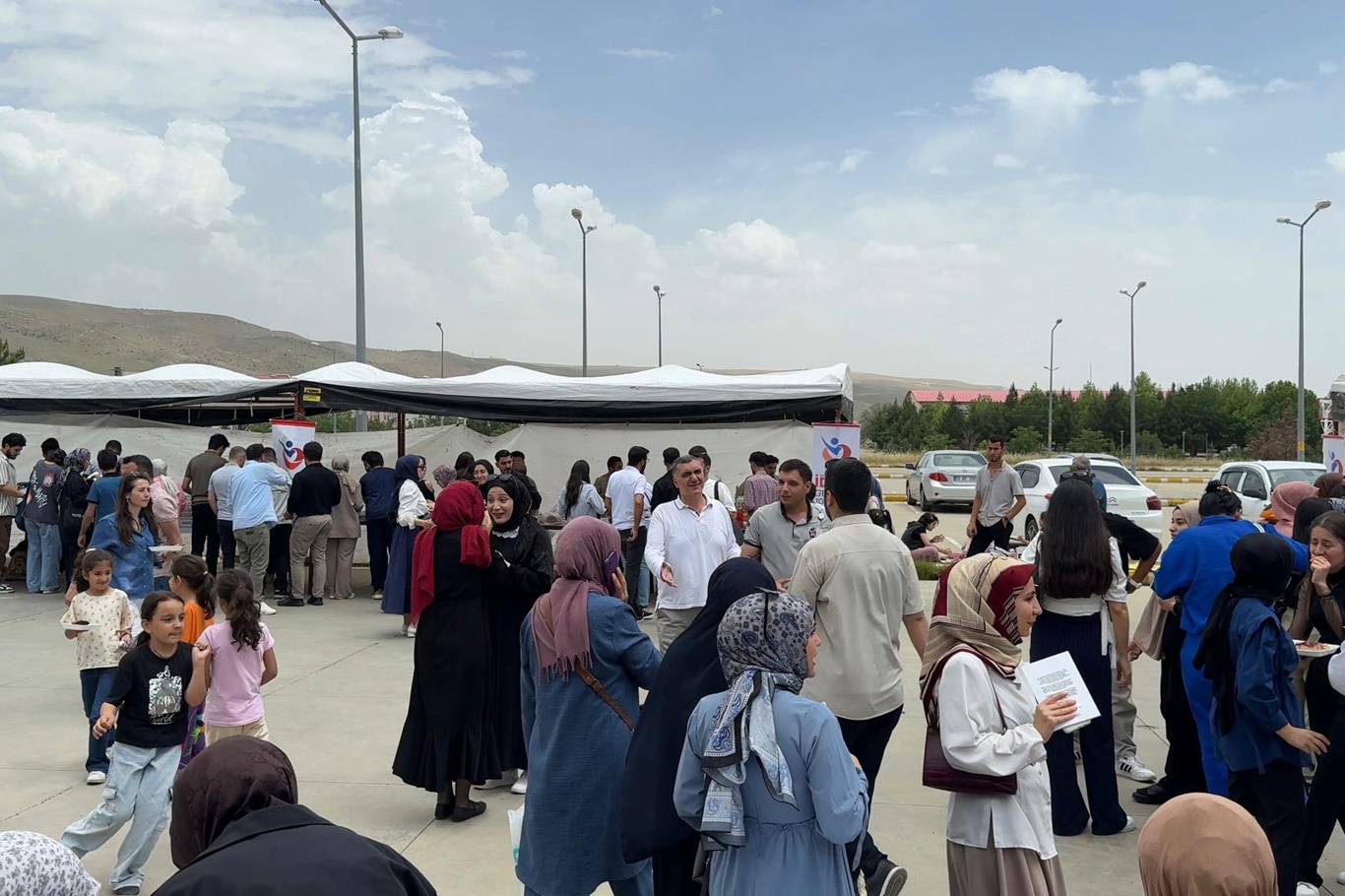 Batman Üniversitesi Öğrencilerinden Gazze İçin Kermes