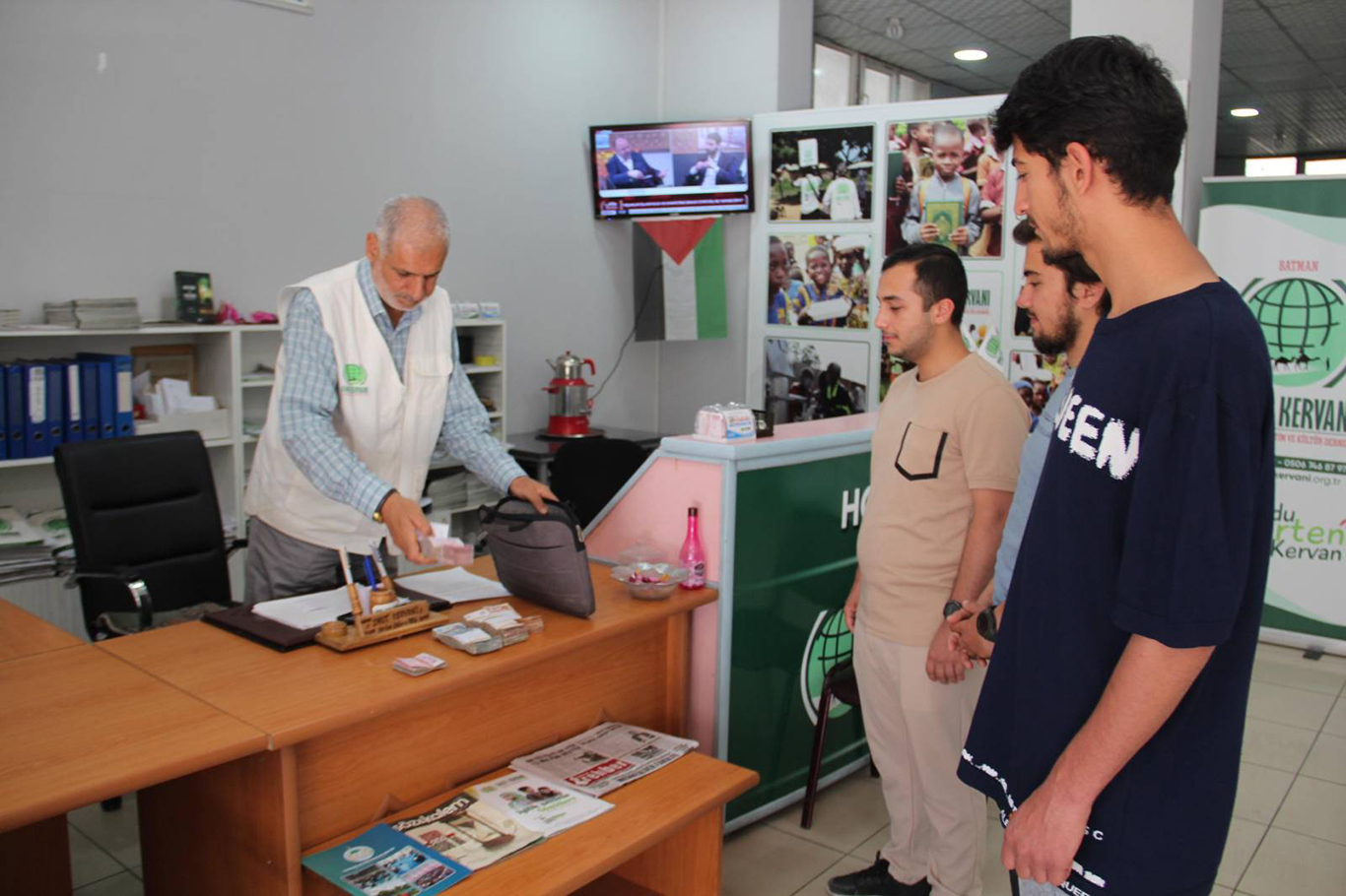 Gazze İçin Düzenlenen Kermesin Geliri Umut Kervanı’na Teslim Edildi