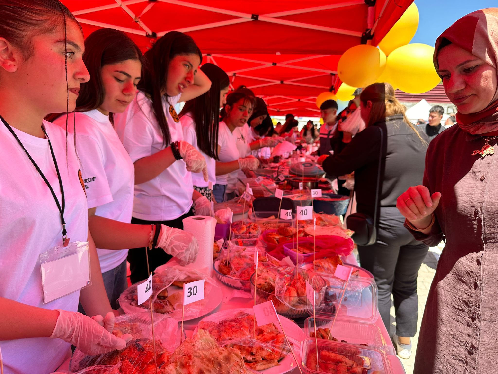Gazze Yararına Düzenlenen Kermes Yoğun İlgi Gördü