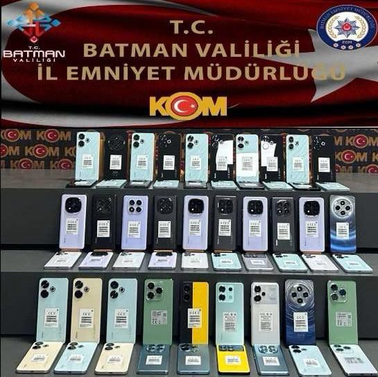 Gümrük Kaçağı 63 Cep Telefonu Ele Geçirildi